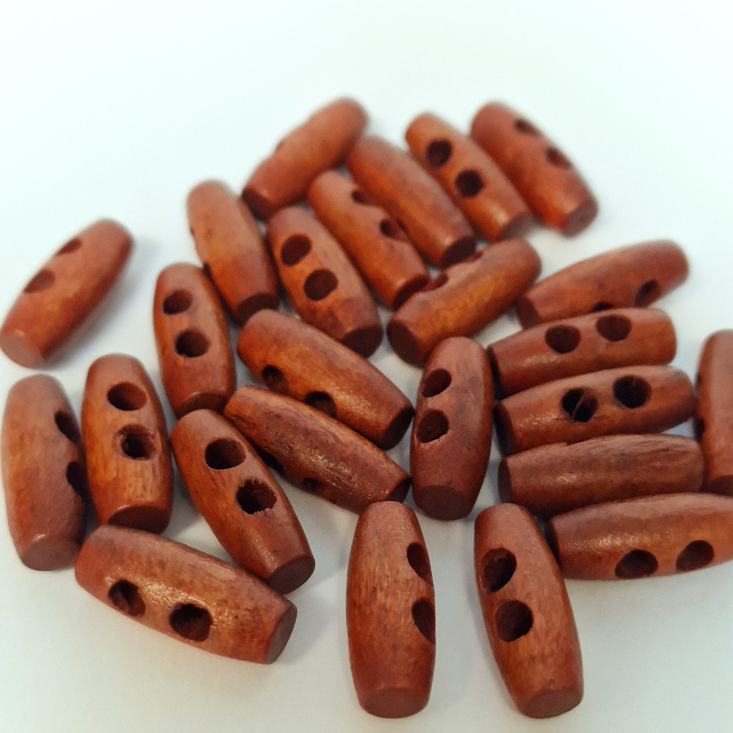 MajorCrafts 40pcs 20mm Red Brown 2 Holes Sewing Oval Toggle Wood Buttons