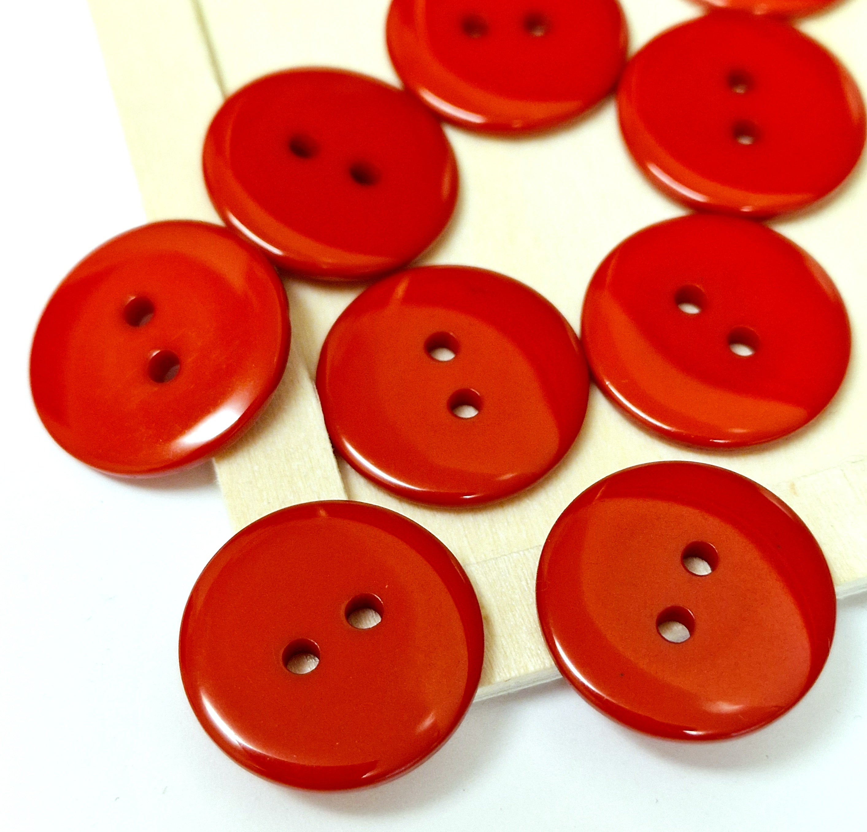 MajorCrafts 48pcs 20mm Red 2 Holes Round Resin Sewing Buttons