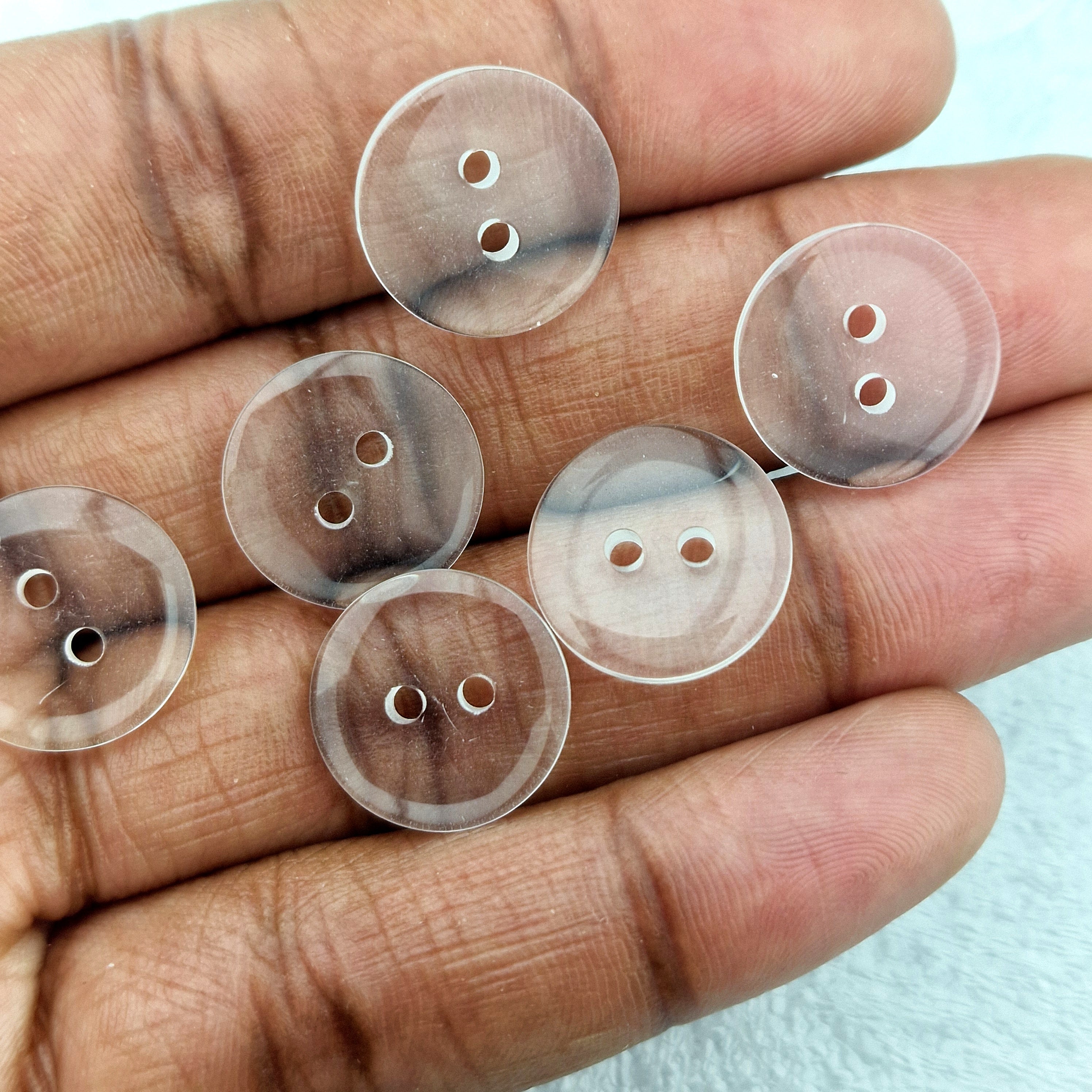 MajorCrafts 80pcs 15mm Transparent Clear 2 Holes Round Resin Sewing Buttons