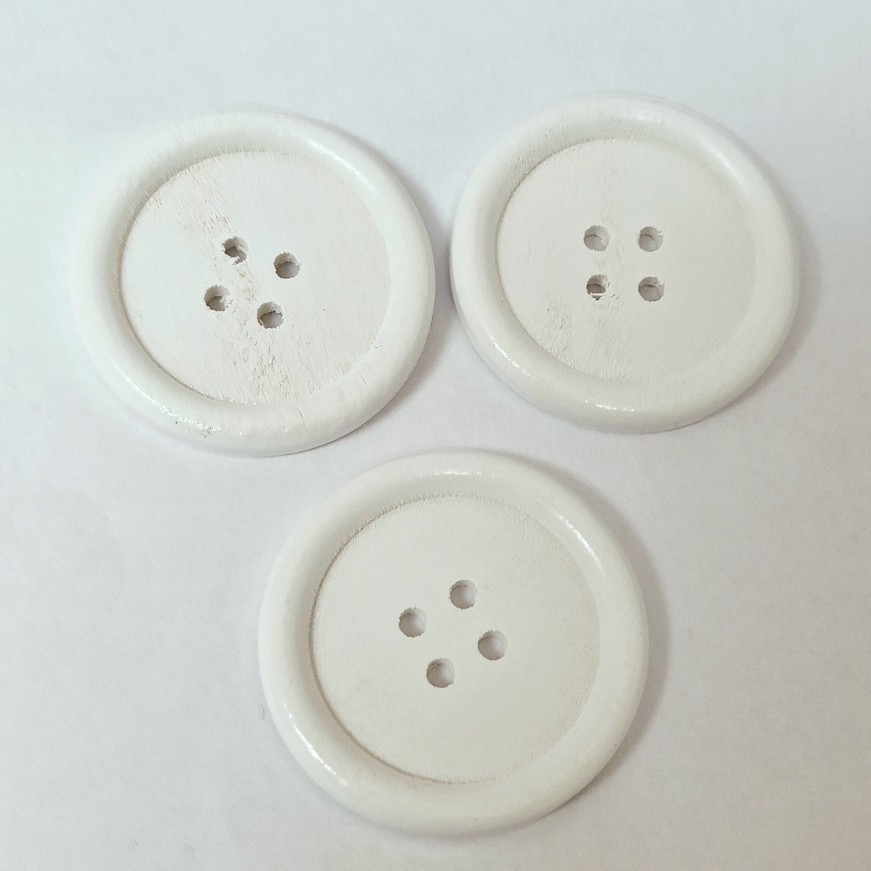 MajorCrafts 8pcs 40mm White Round 4 Holes Large Wooden Sewing Buttons