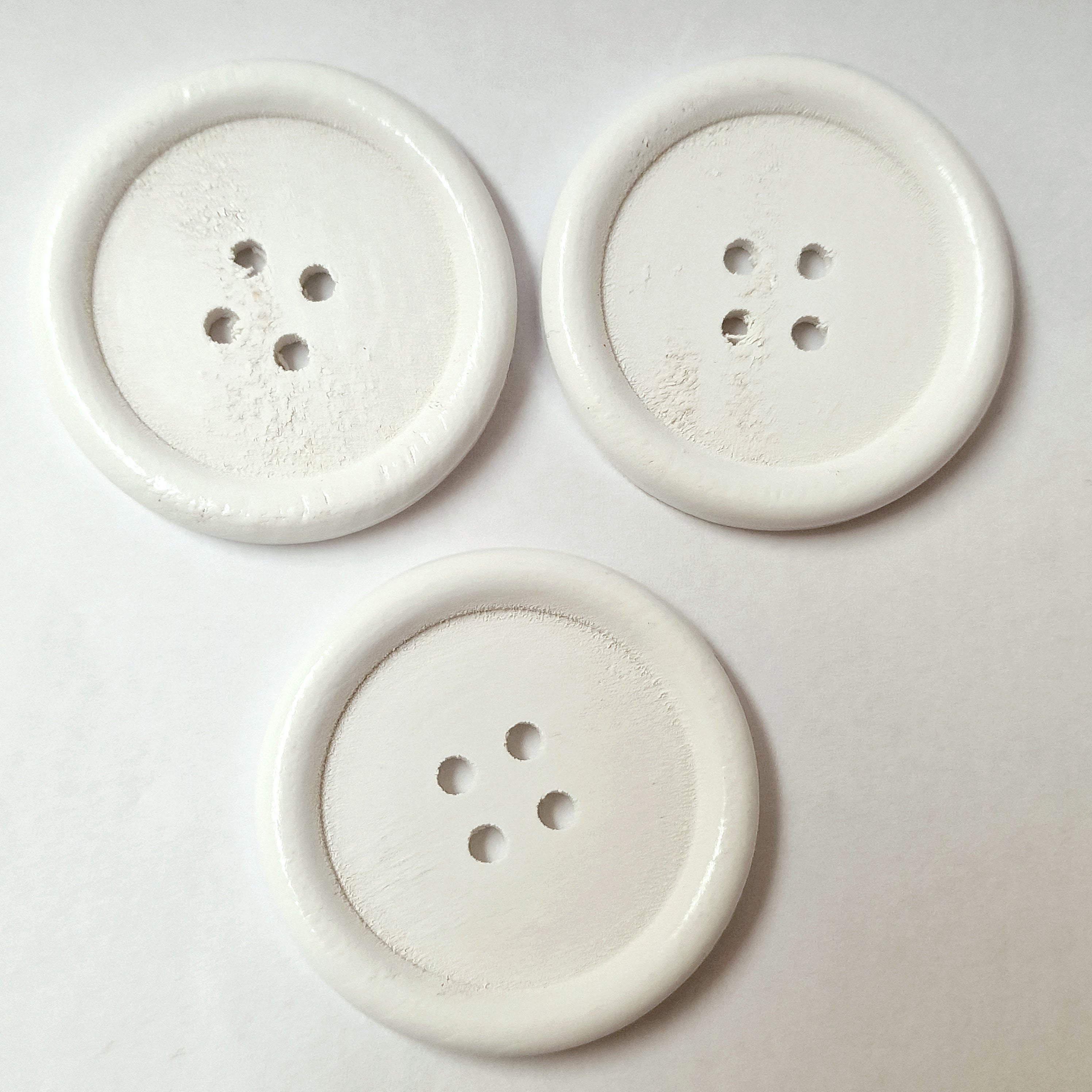 MajorCrafts 12pcs 30mm White Round 4 Holes Large Wooden Sewing Buttons