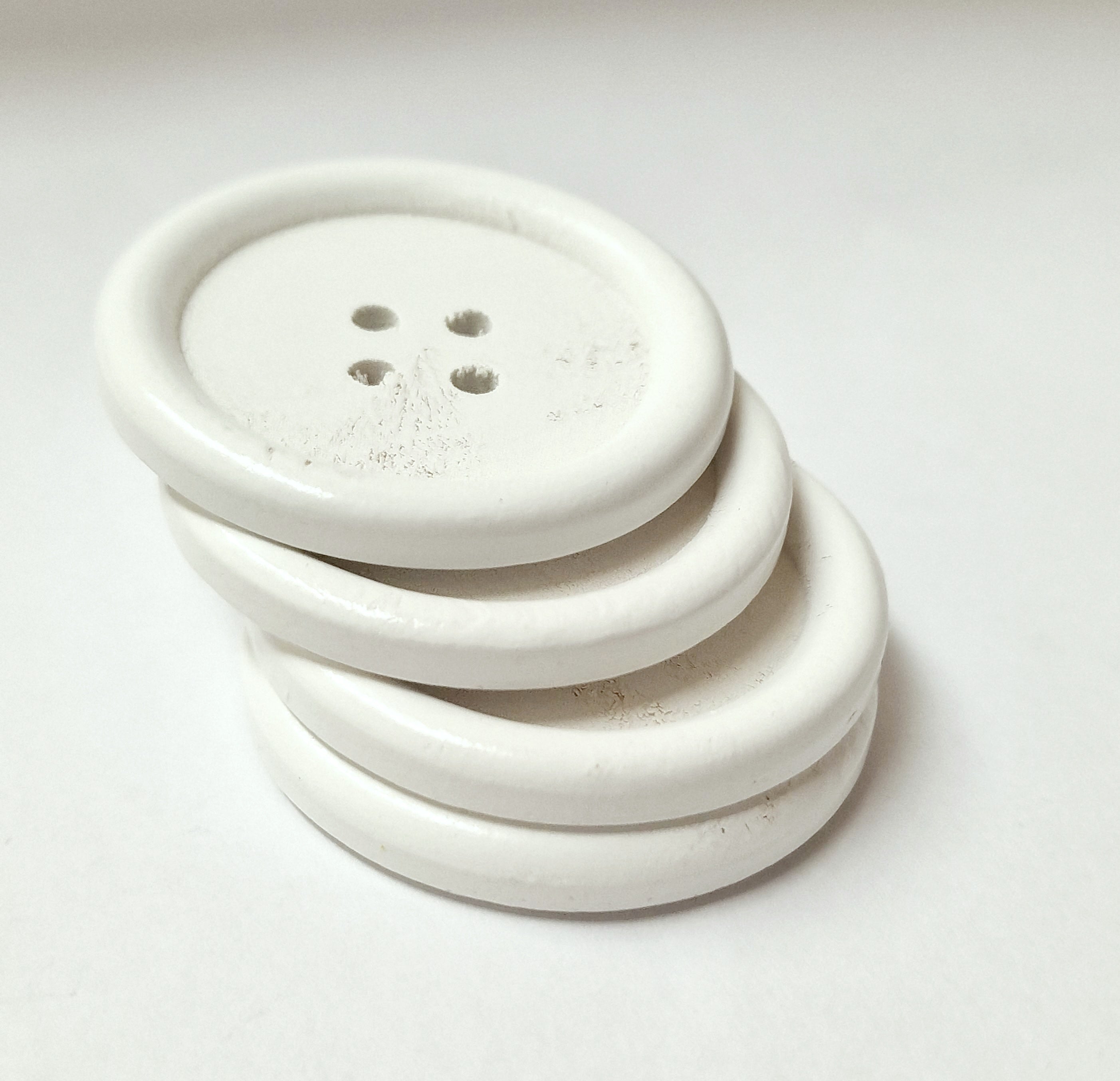 MajorCrafts 8pcs 40mm White Round 4 Holes Large Wooden Sewing Buttons