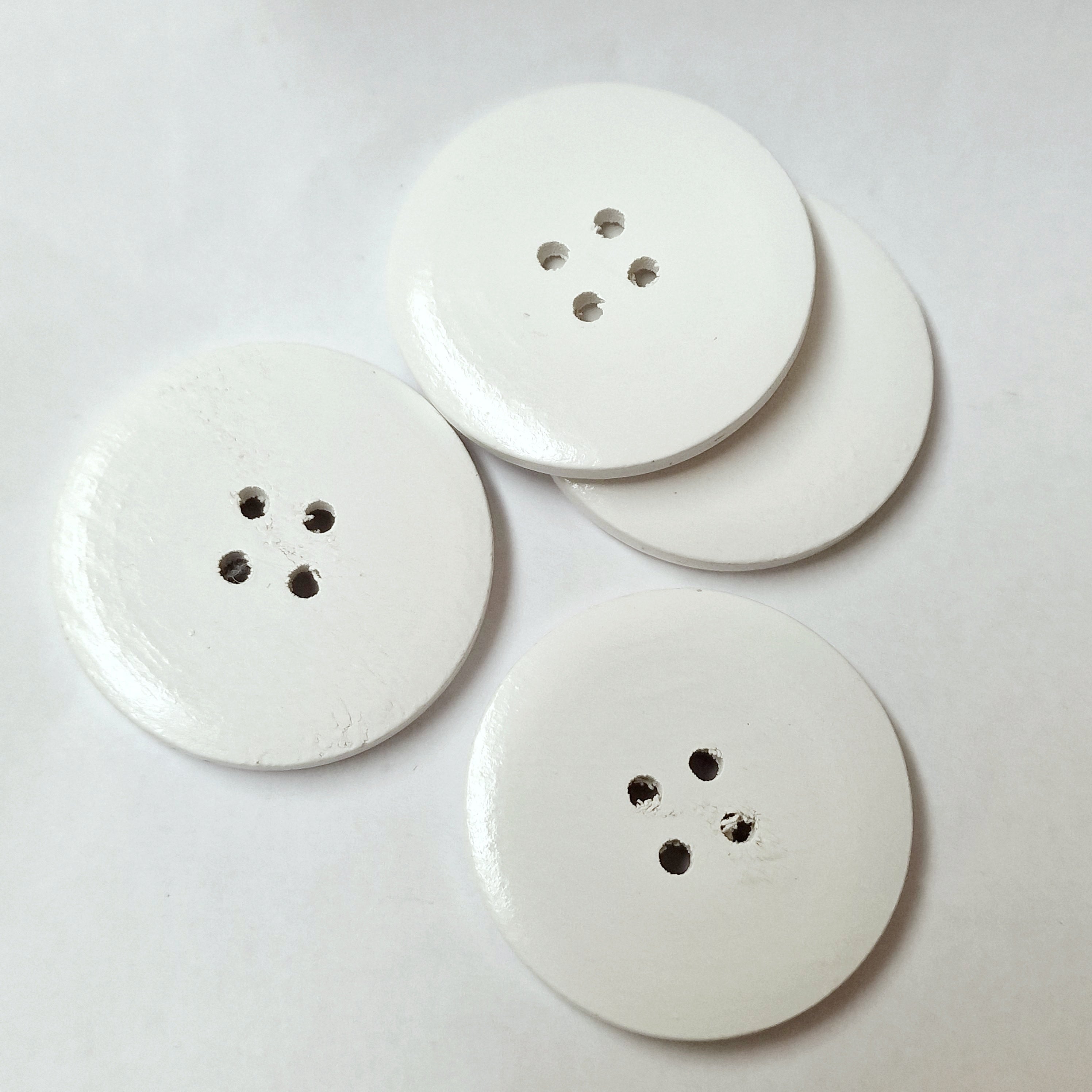 MajorCrafts 8pcs 40mm White Round 4 Holes Large Wooden Sewing Buttons
