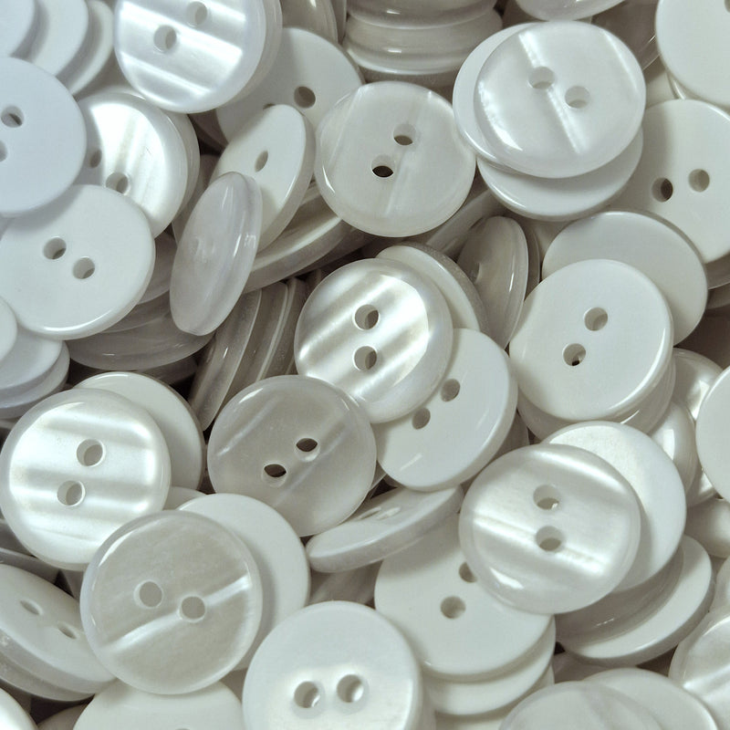 MajorCrafts 40pcs 18mm White Pearlescent 2 Holes Round Resin Sewing Buttons