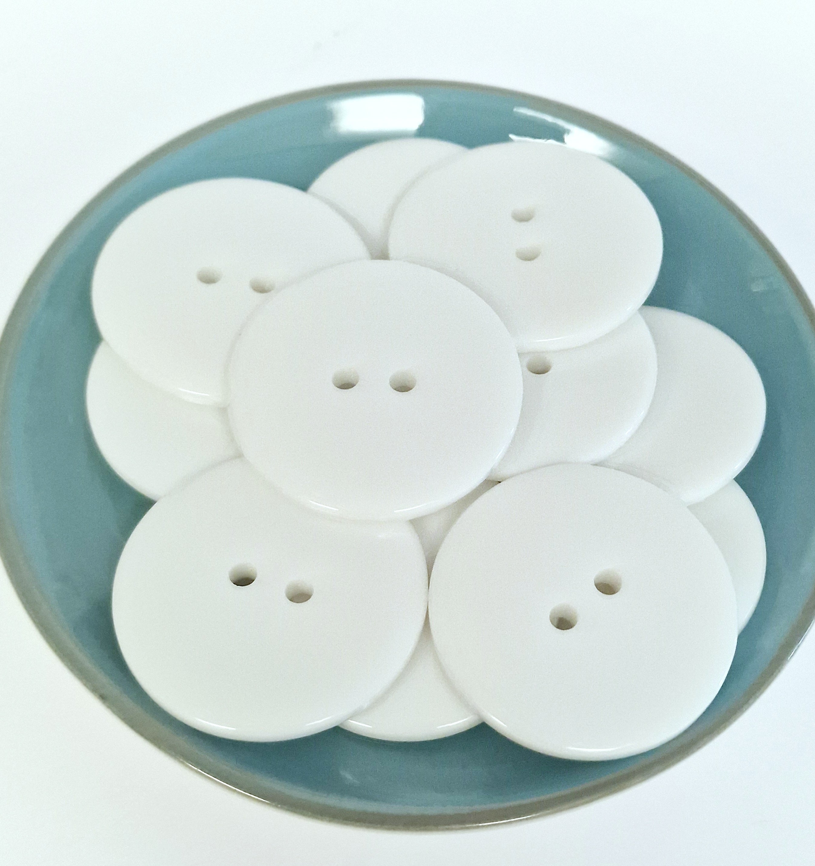 MajorCrafts 8pcs 34mm White 2 holes Large Round Resin Sewing Buttons
