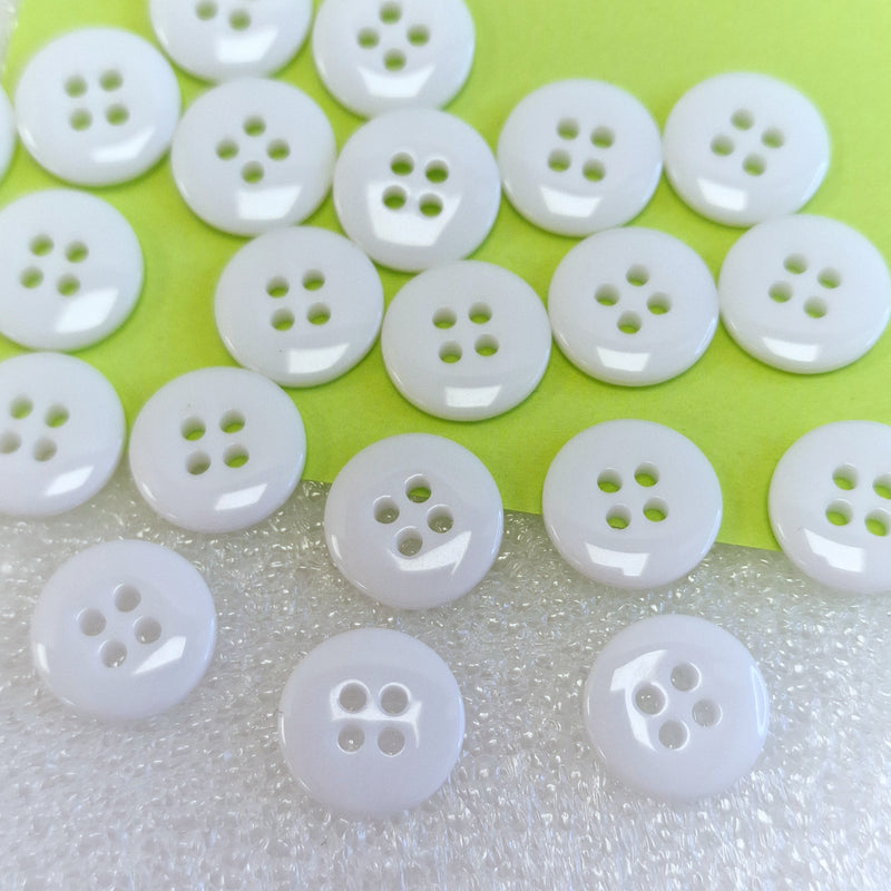 MajorCrafts 80pcs 12.5mm Whiter 4 Holes Round Resin Sewing Buttons - Flat Edge