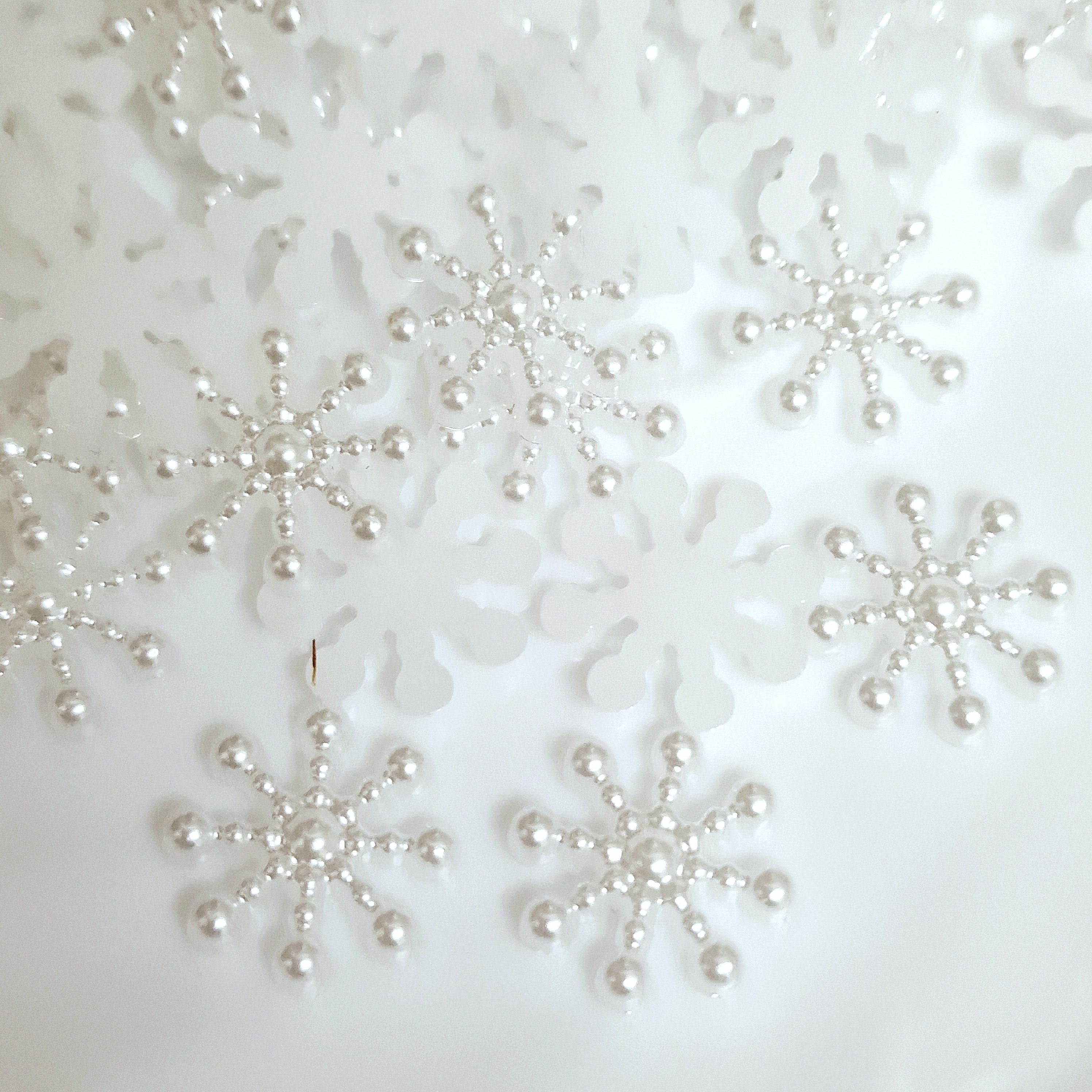 MajorCrafts 100pcs 15mm White Flat Back Snowflake Resin Pearls