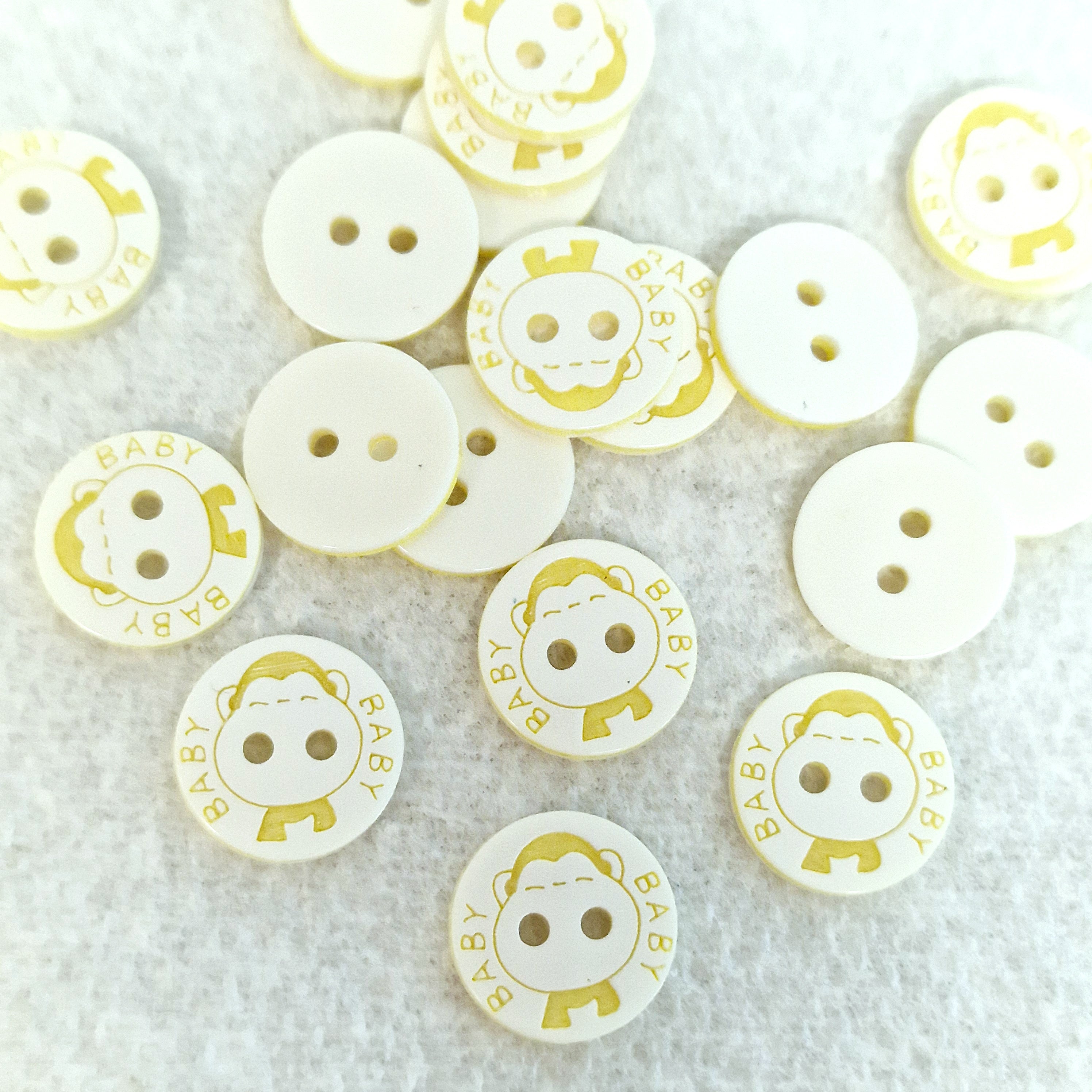 MajorCrafts 48pcs 12.5mm Yellow White Baby Printed 2 Holes Small R