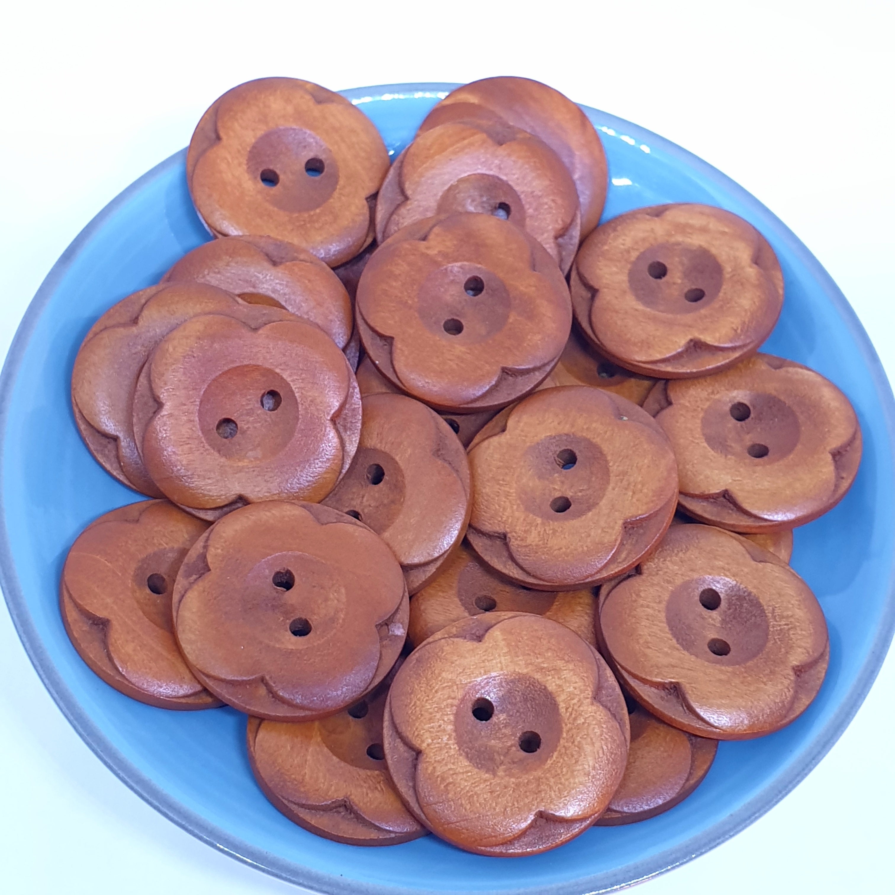 MajorCrafts 12pcs 25mm Clay Brown Carved Flower 2 Holes Round Wooden Sewing Buttons