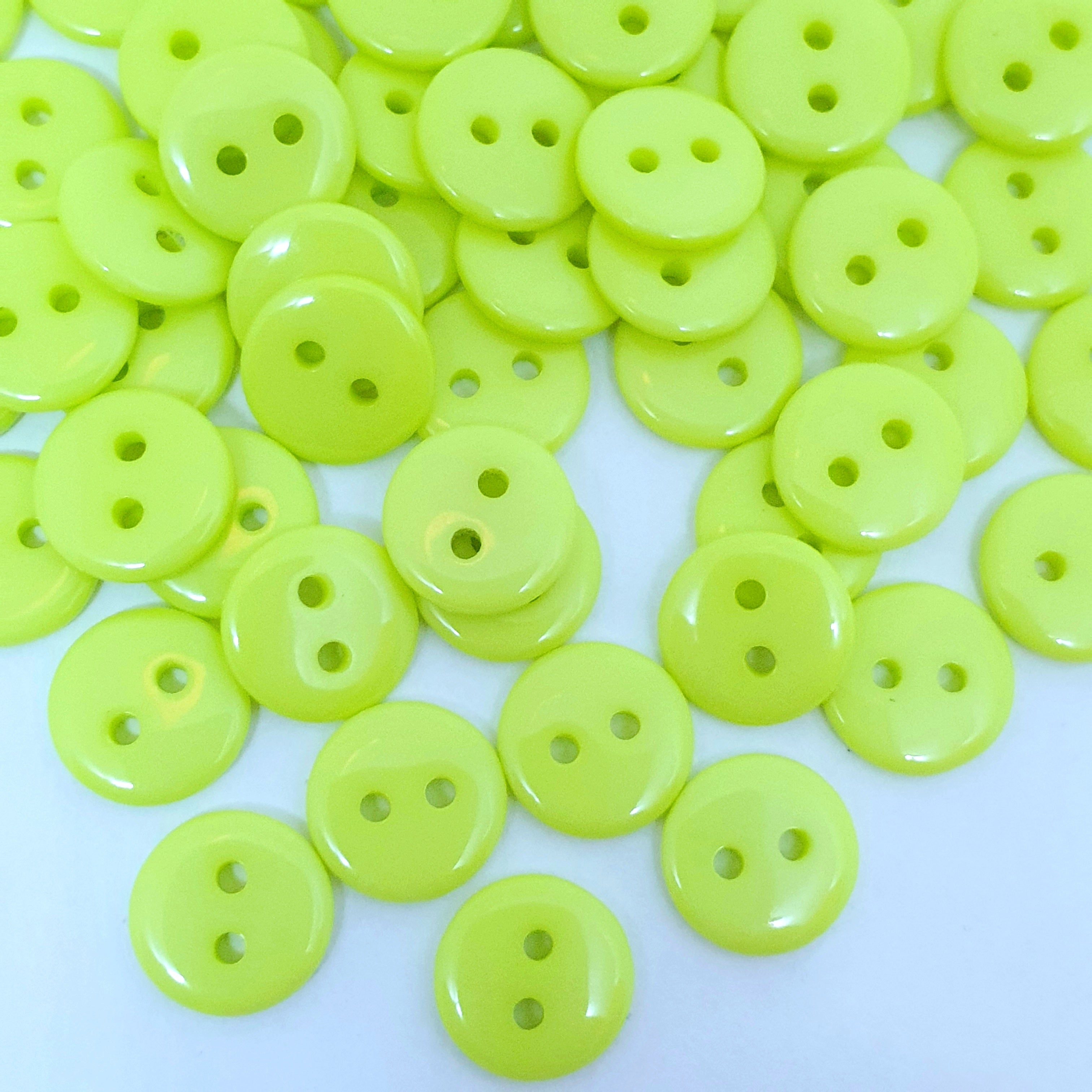MajorCrafts 120pcs 9mm Yellow Green Small 2 Holes Round Resin Sewing Buttons B10