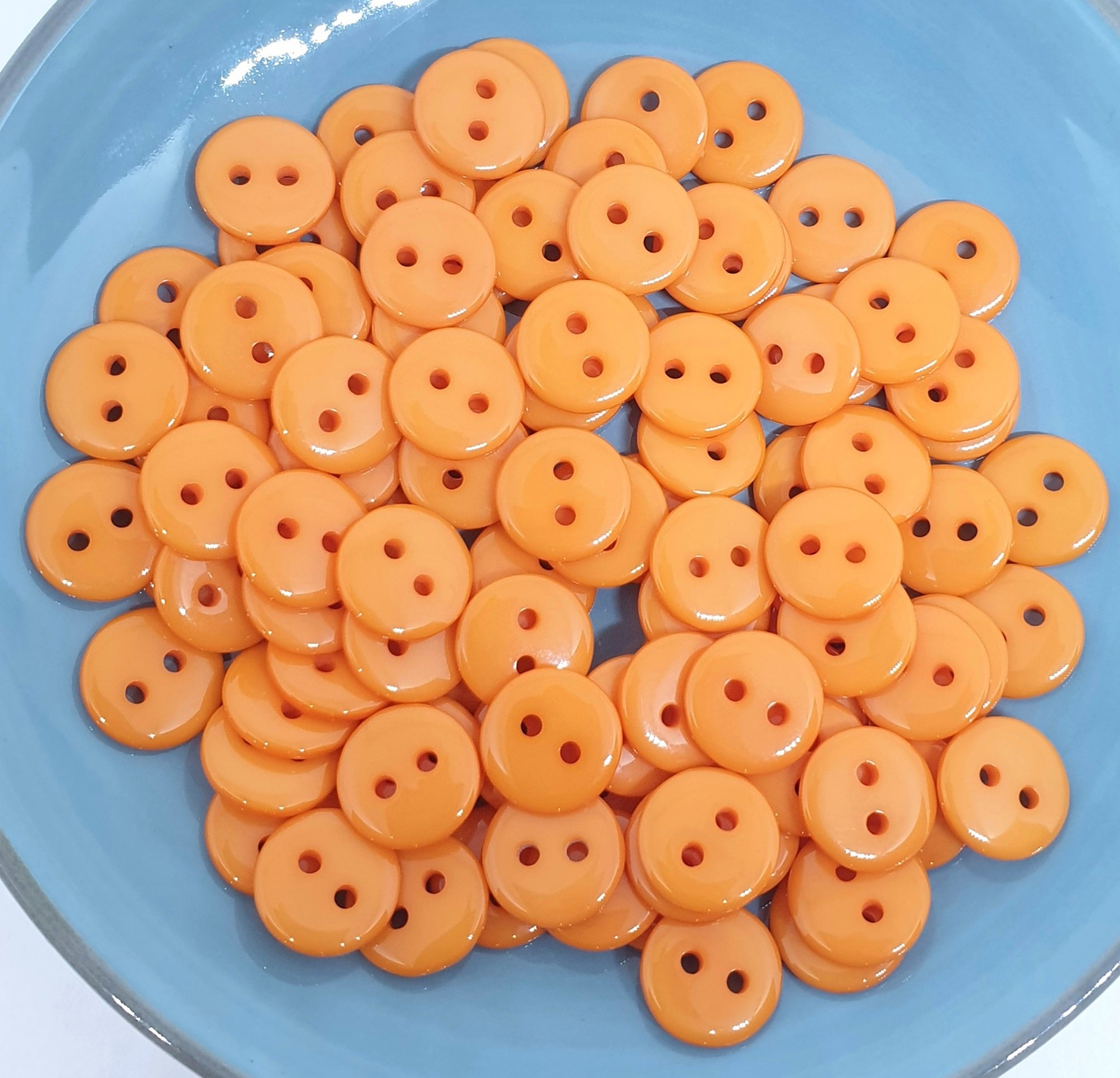 MajorCrafts 120pcs 10mm Orange 2 Holes Small Round Resin Sewing Buttons B11