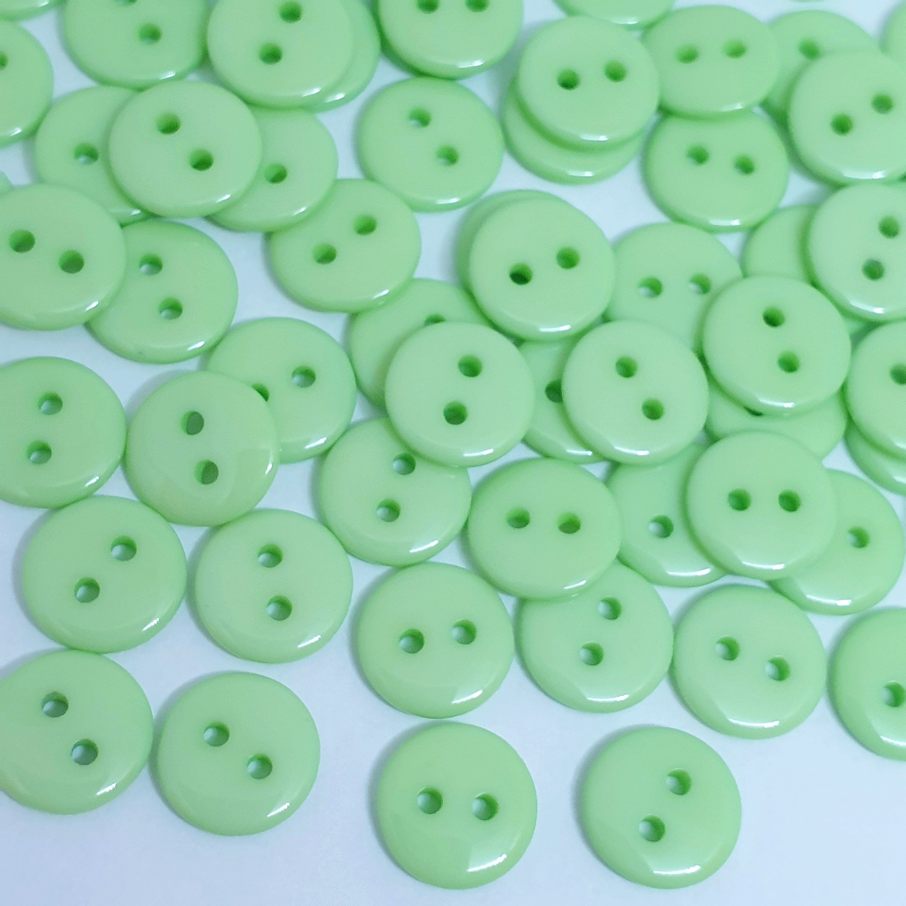 MajorCrafts 120pcs 10mm Mint Green 2 Holes Small Round Resin Sewing Buttons B15