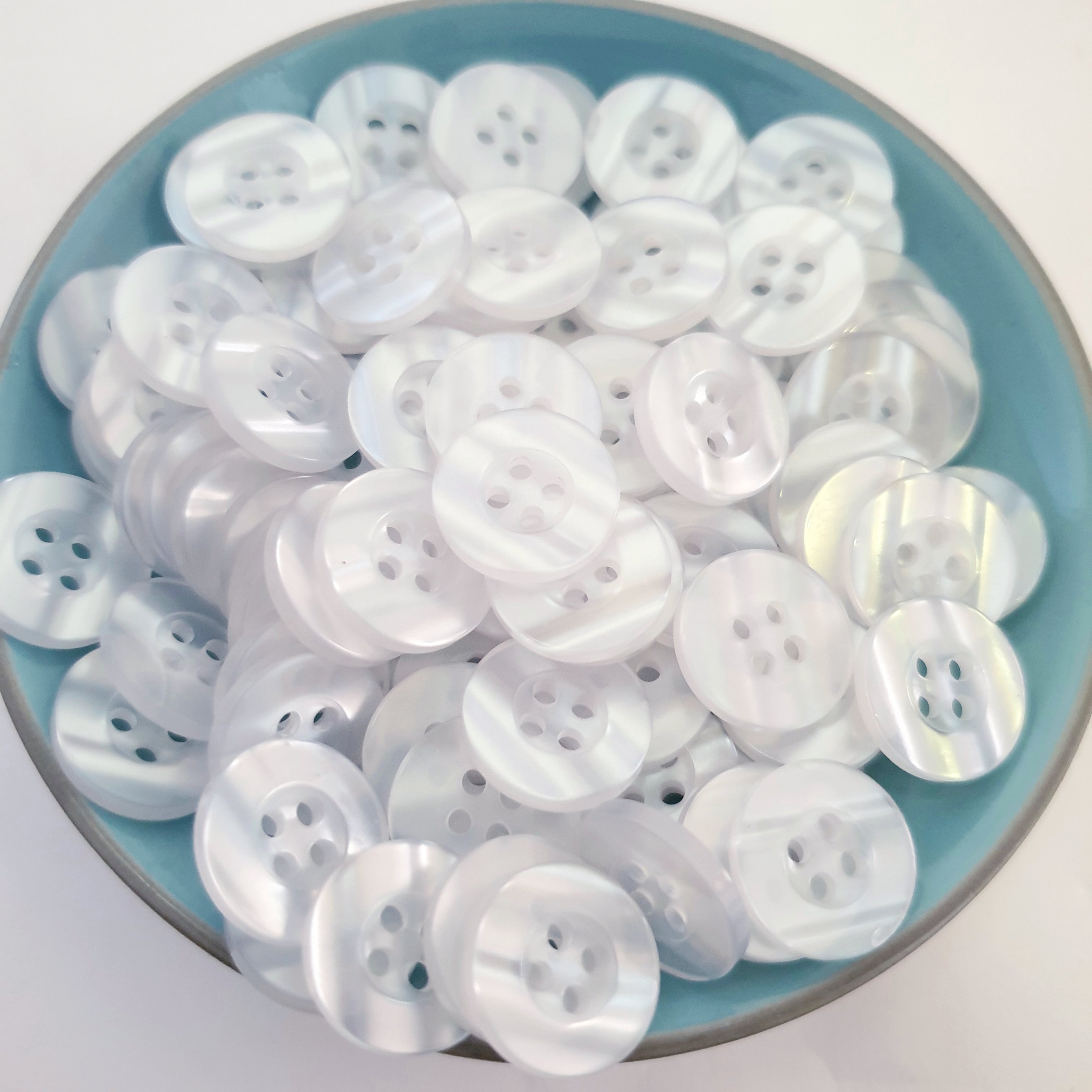 MajorCrafts 50pcs 15mm Clear White Pearlescent 4 Holes Round Resin Sewing Buttons
