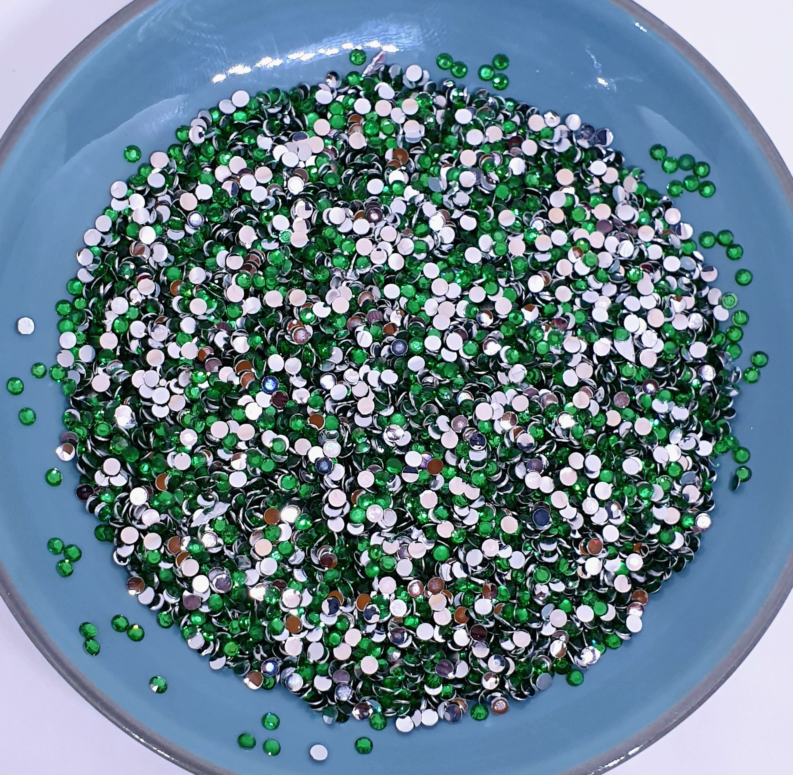 MajorCrafts Forest Green Flat Back Round 14 Facets Resin Rhinestones C16