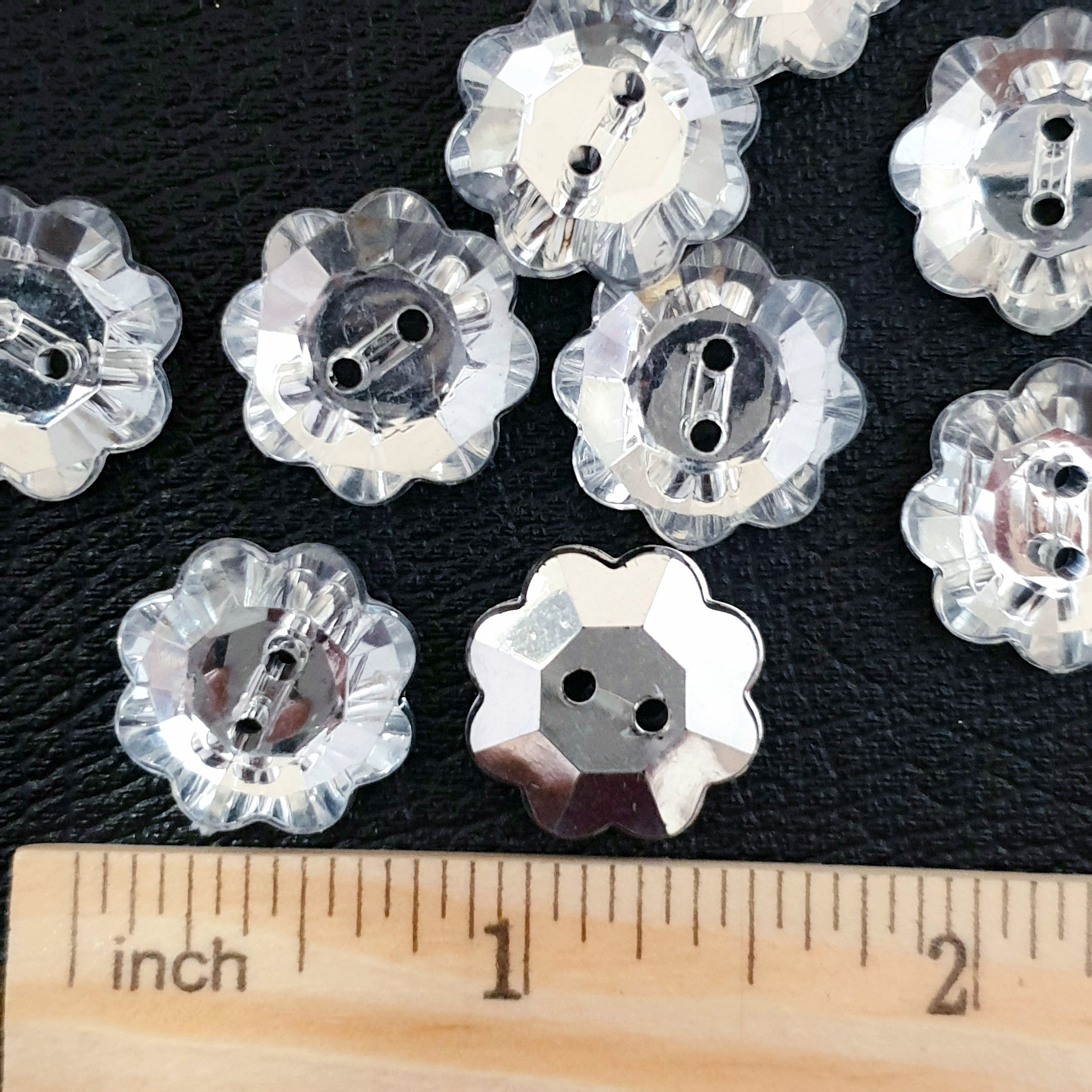 MajorCrafts 20pcs 18mm Crystal Clear 2 Holes Acrylic Flower Small Sewing Buttons