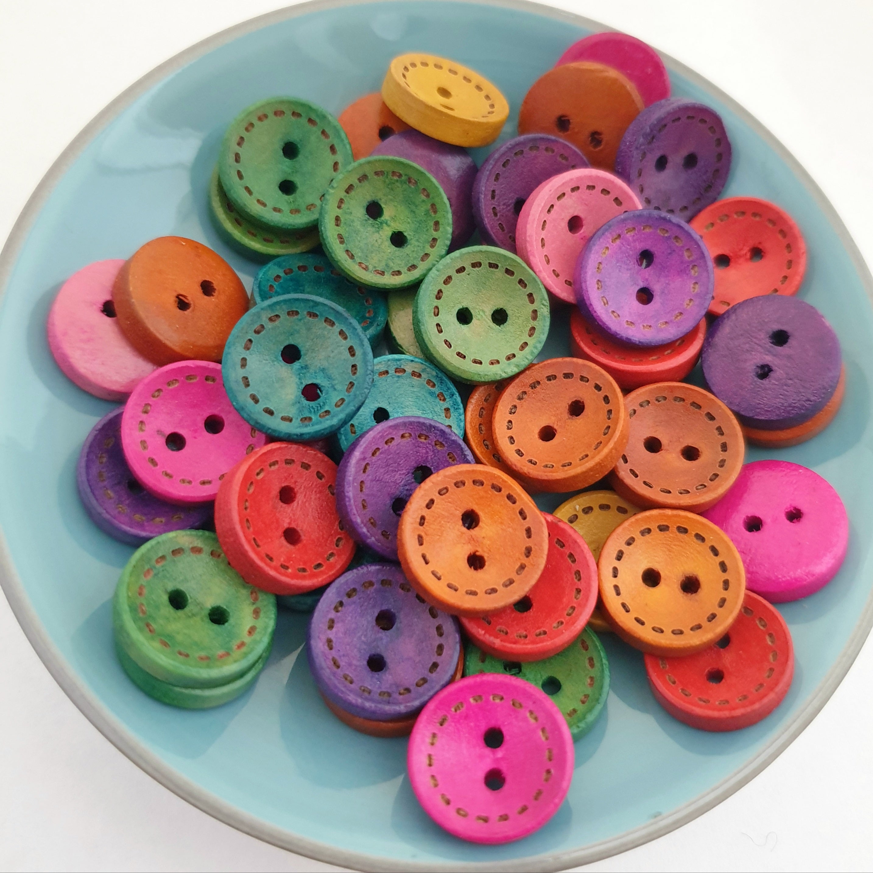 MajorCrafts 44pcs 15mm Random Mixed Colours Stitch Pattern Round 2 Holes Wooden Sewing Buttons