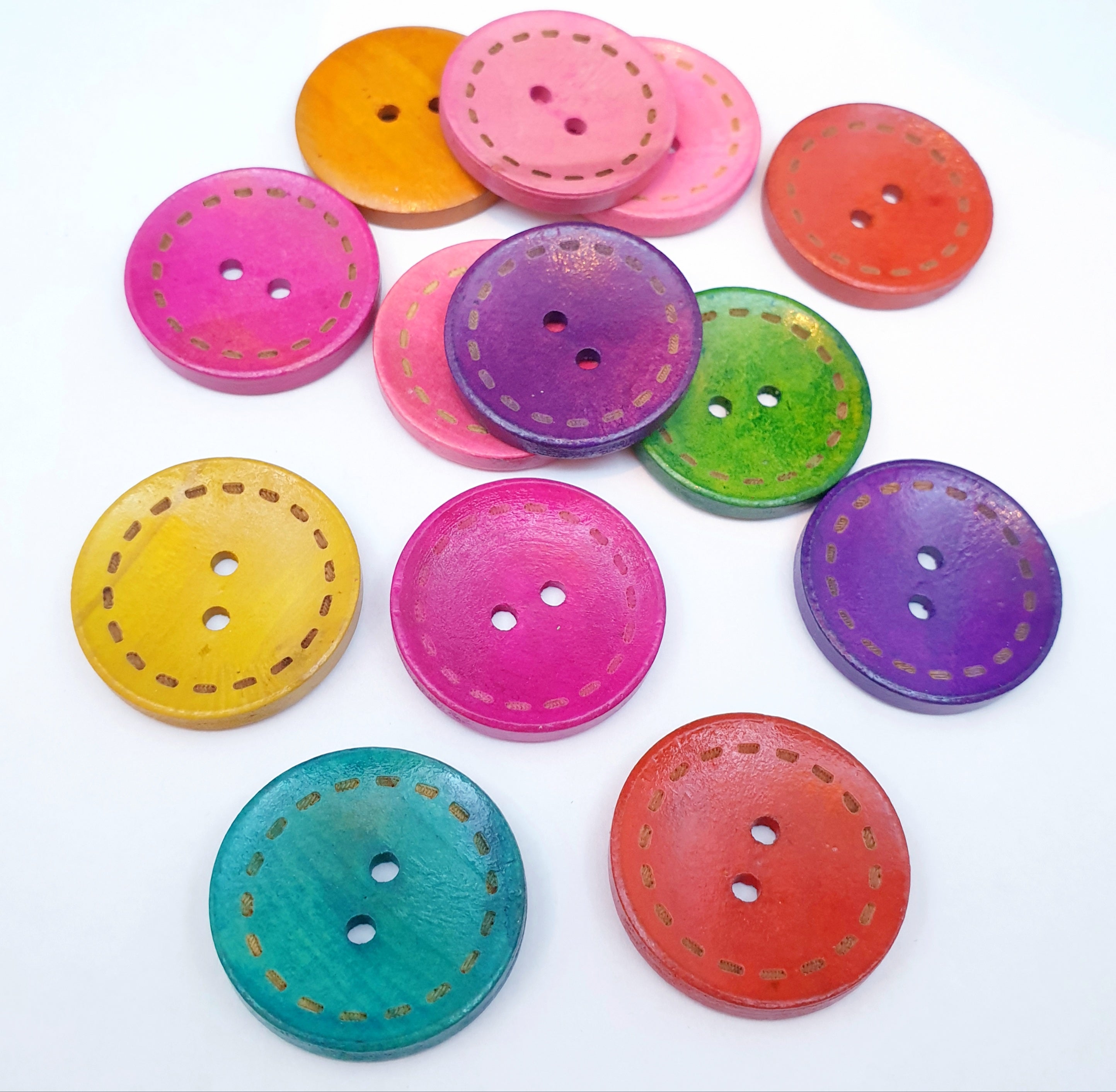 MajorCrafts 16pcs 30mm Mixed Colours Stitch Pattern Round 2 Holes Large Wooden Sewing Buttons