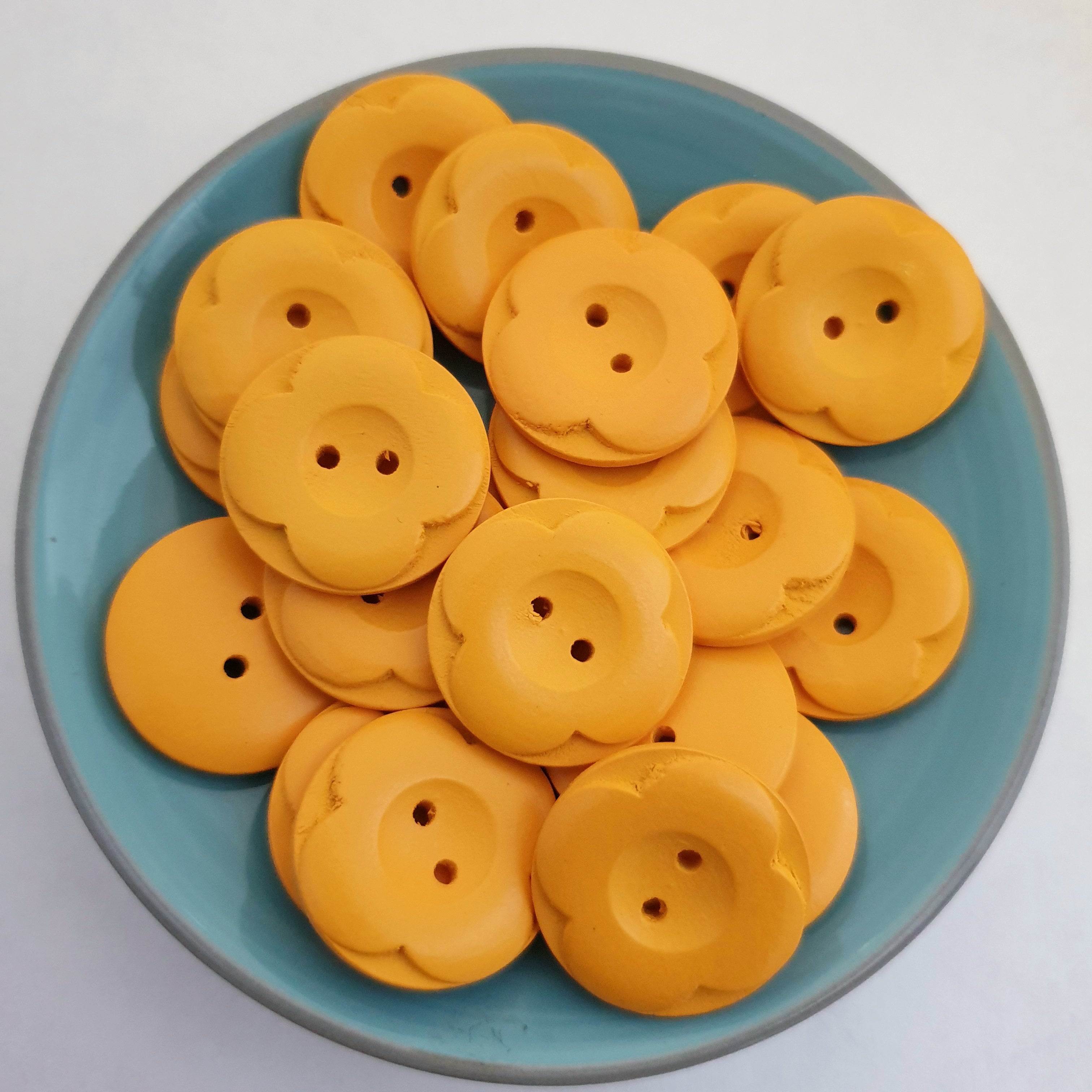 MajorCrafts 12pcs 25mm Mustard Yellow Carved Flower 2 Holes Round Wood Sewing Buttons