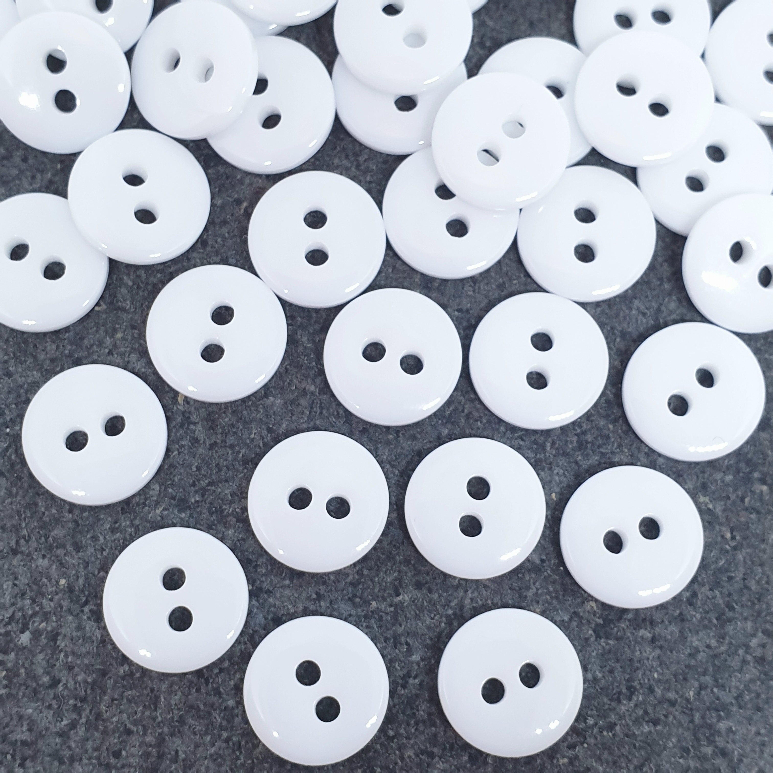 MajorCrafts 100pcs 11.5mm White 2 Holes Small Round Resin Sewing Buttons