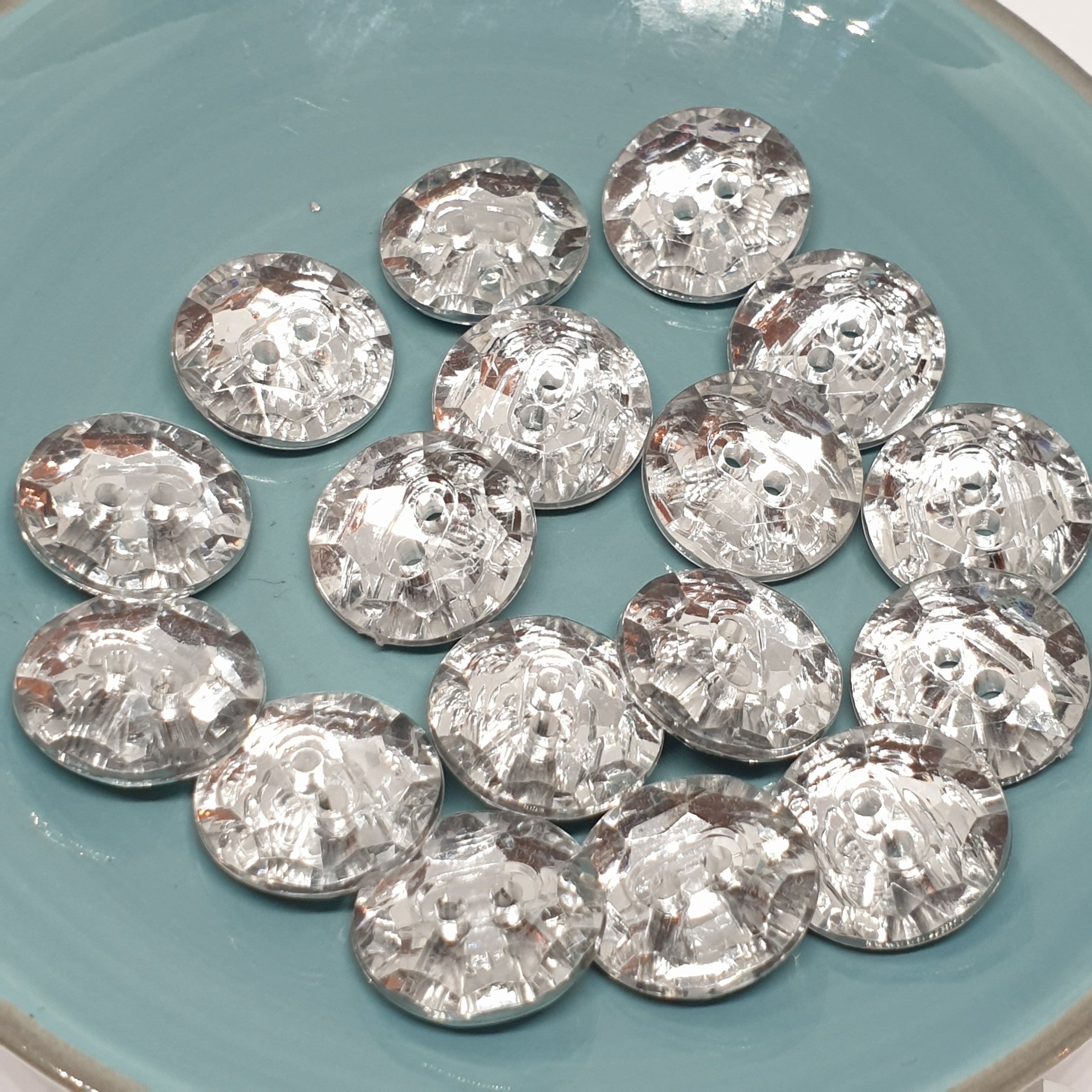 MajorCrafts 40pcs 15mm Crystal Clear Faceted 2 Holes Round Acrylic Sewing Buttons