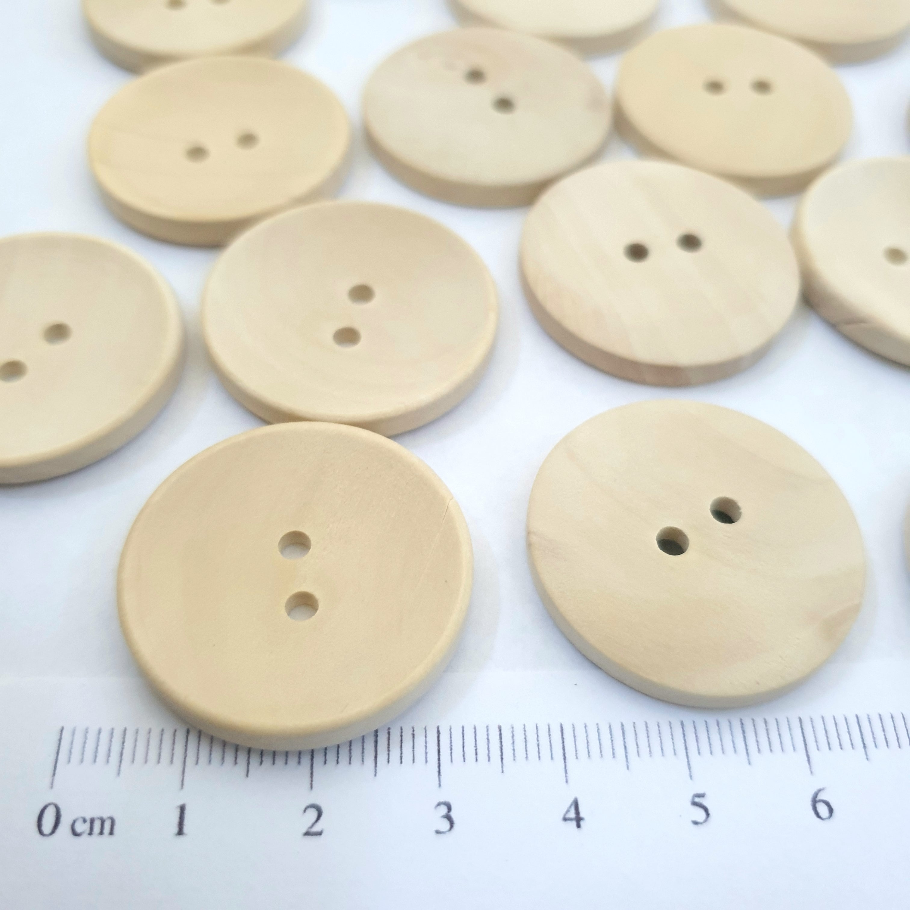 MajorCrafts 20pcs 30mm Light Brown Plain 2 Holes Round Large Wooden Sewing Buttons