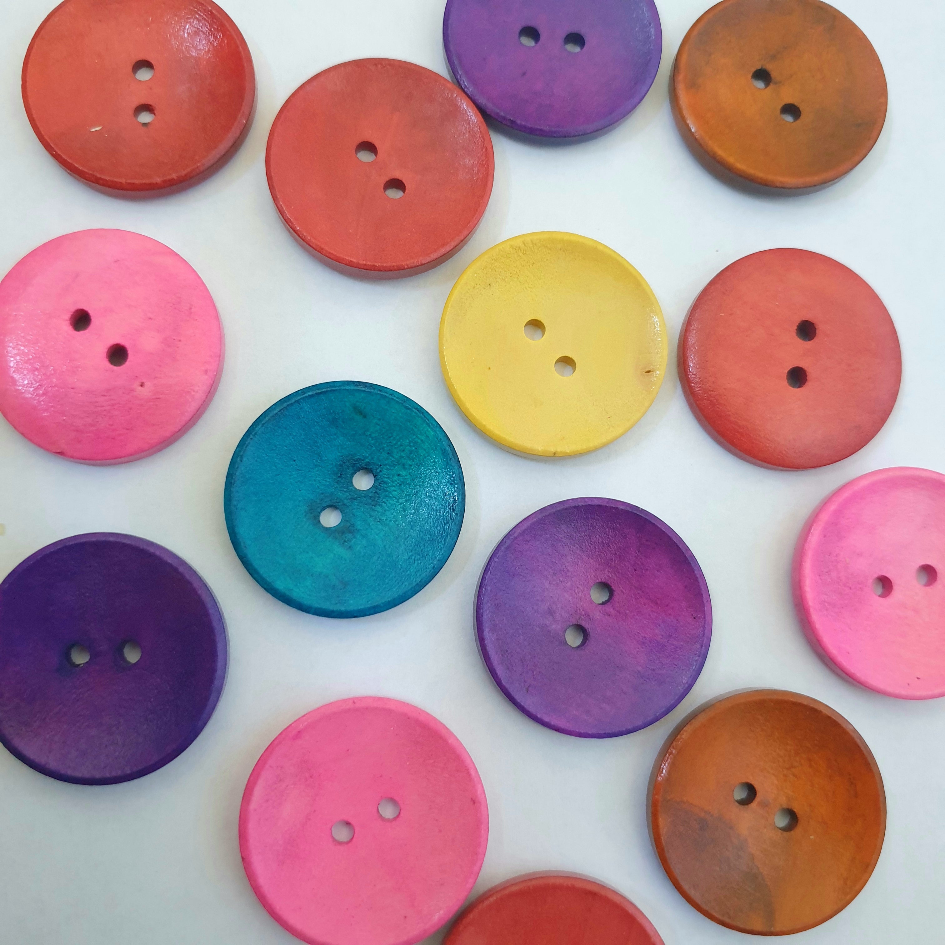 MajorCrafts 16pcs 30mm Mixed Colours 2 Holes Round Large Wood Sewing Buttons