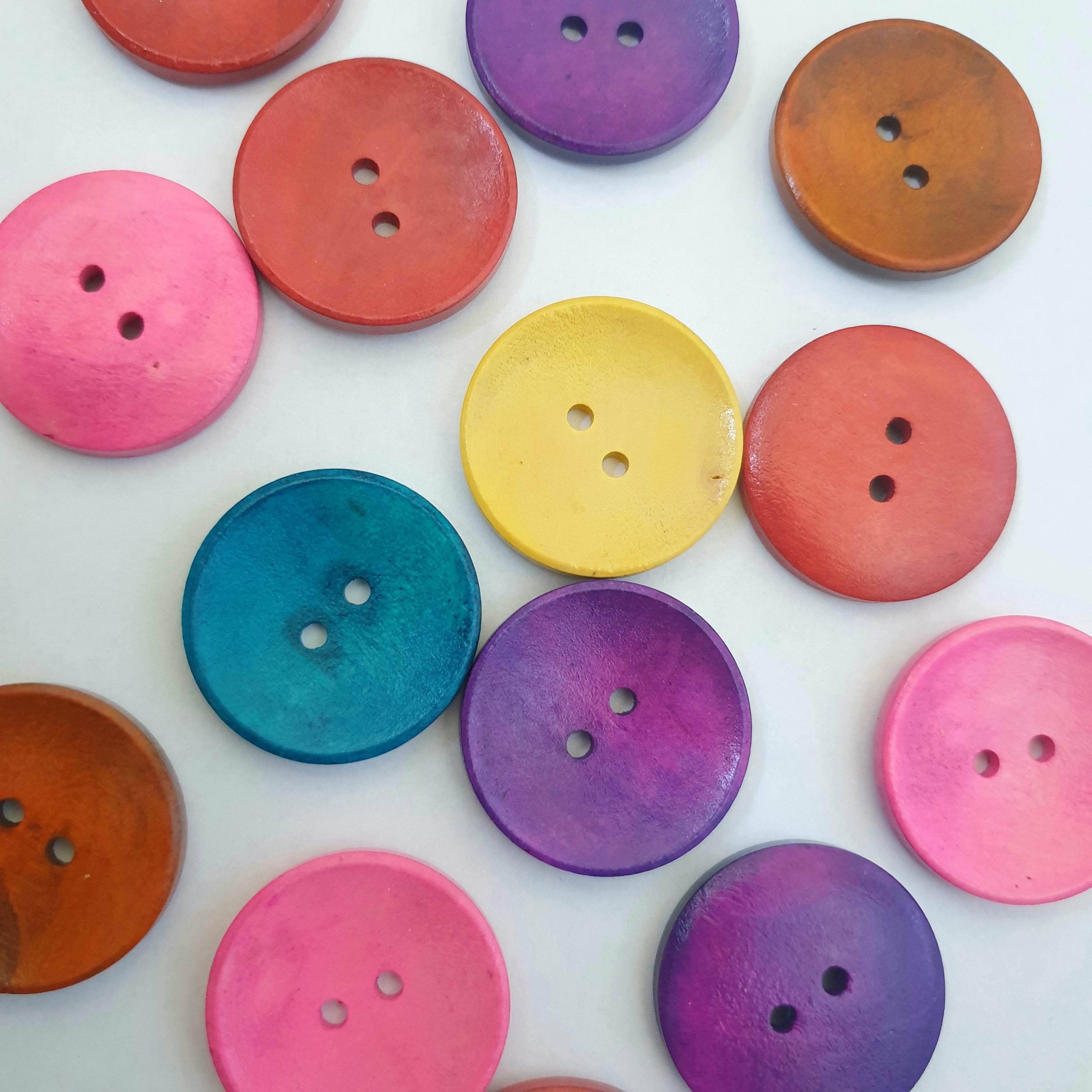 MajorCrafts 16pcs 30mm Mixed Colours 2 Holes Round Large Wood Sewing Buttons