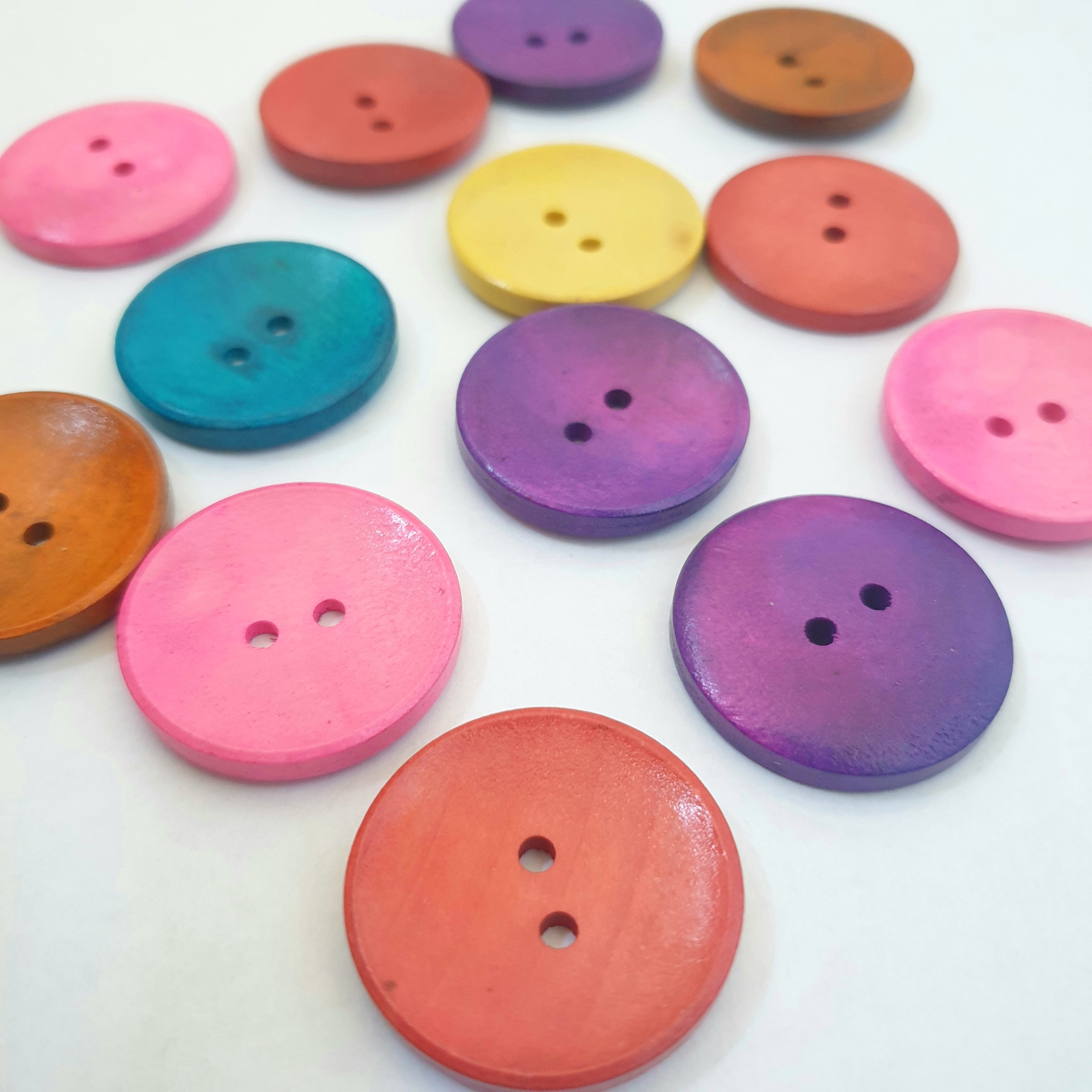 MajorCrafts 16pcs 30mm Mixed Colours 2 Holes Round Large Wood Sewing Buttons
