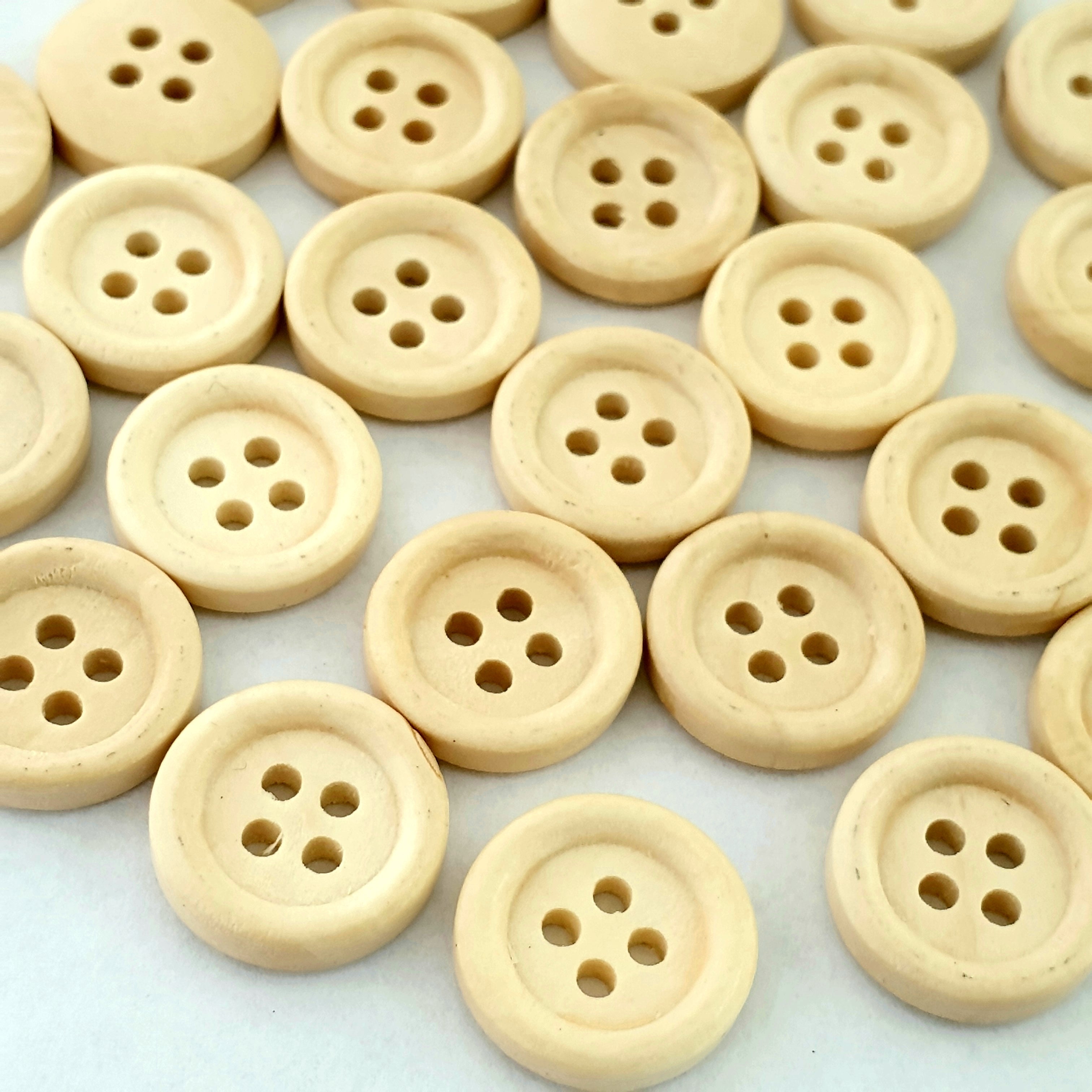 MajorCrafts 44pcs 15mm Light Brown Round 4 Holes Wooden Sewing Buttons