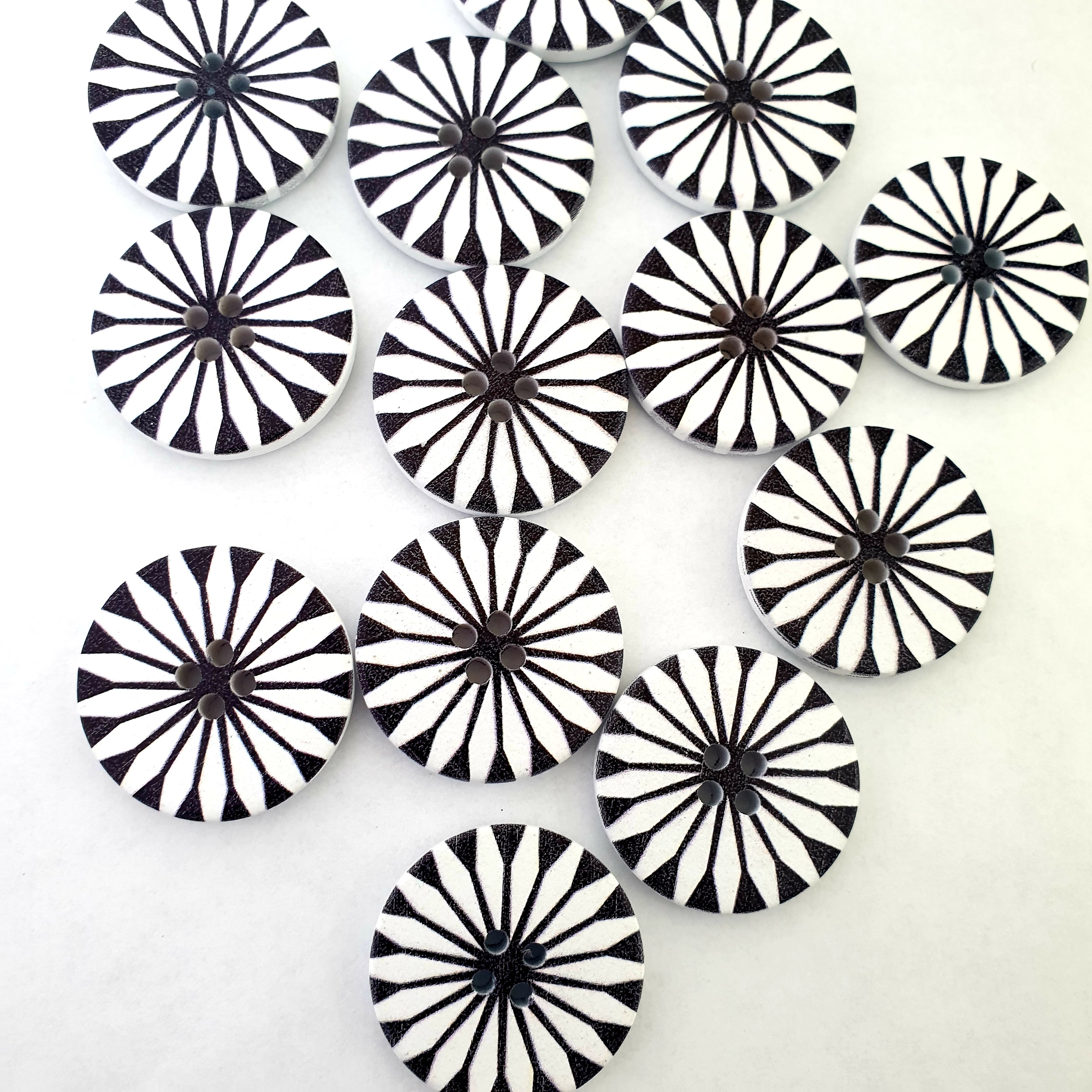 MajorCrafts 10pcs 30mm Black & White Flower 4 Holes Large Wooden Sewing Buttons