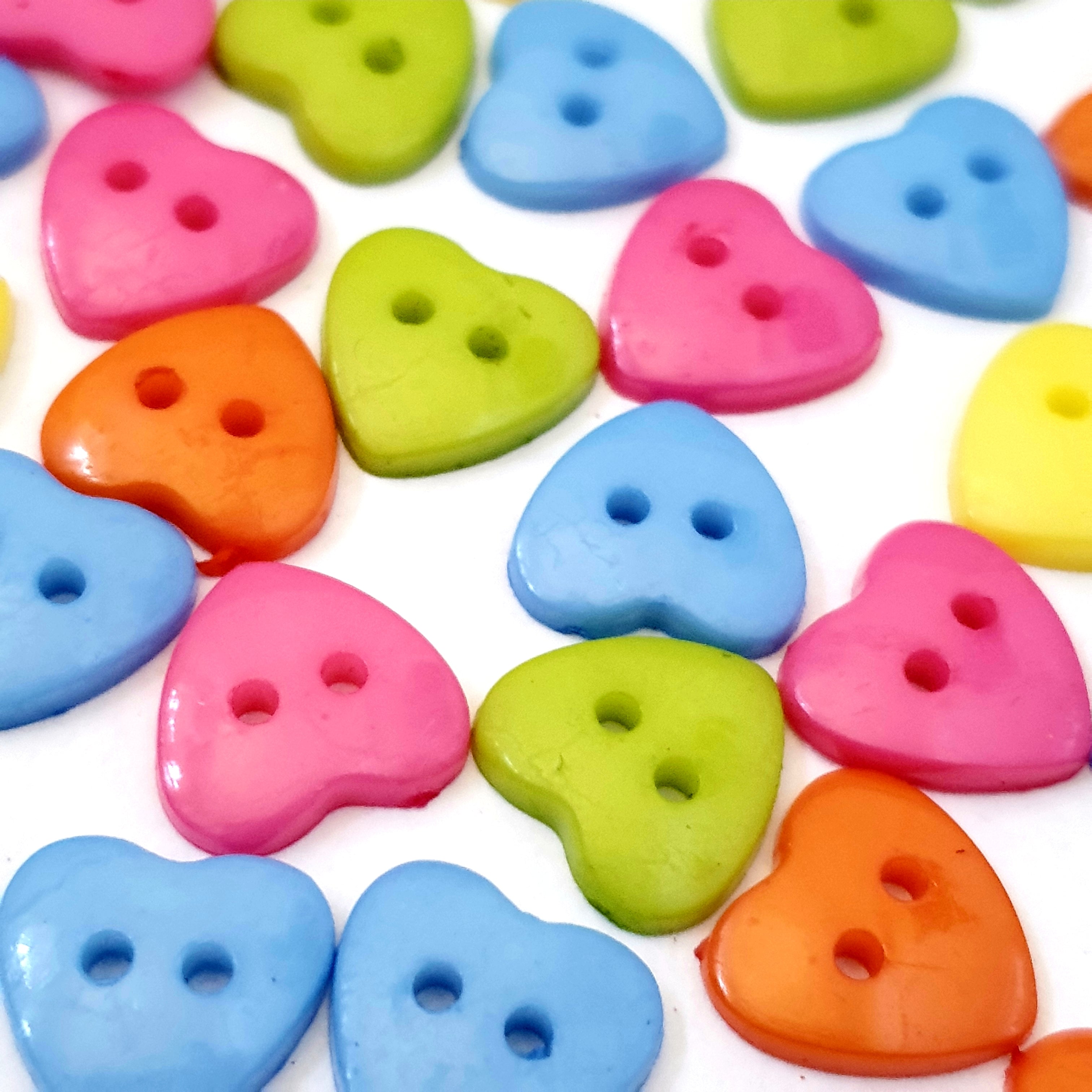 MajorCrafts 48pcs 15mm Mixed Colours 2 Holes Heart Small Acrylic Sewing Buttons