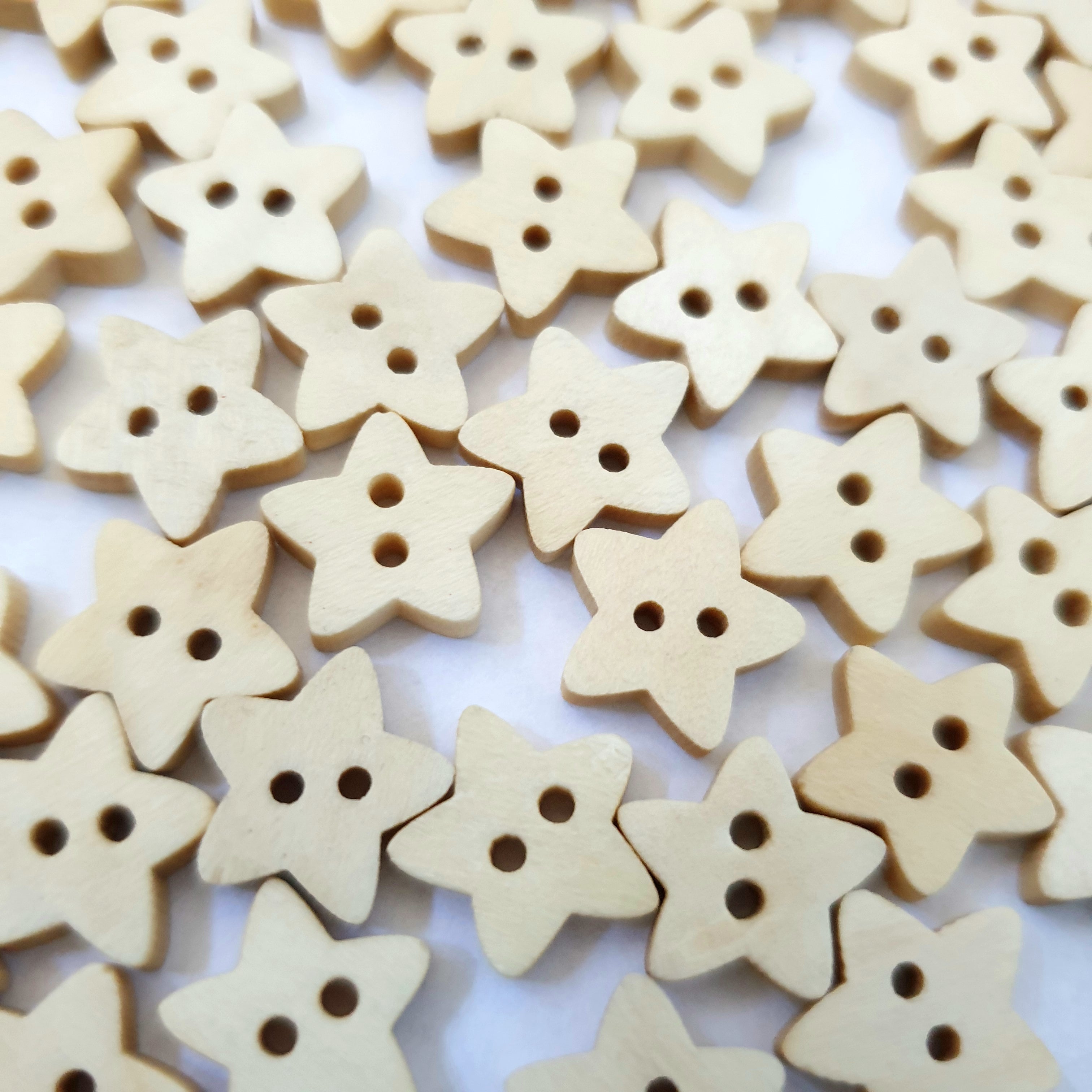 MajorCrafts 60pcs 13mm Star Light Brown 2 Holes Small Sewing Wooden Buttons