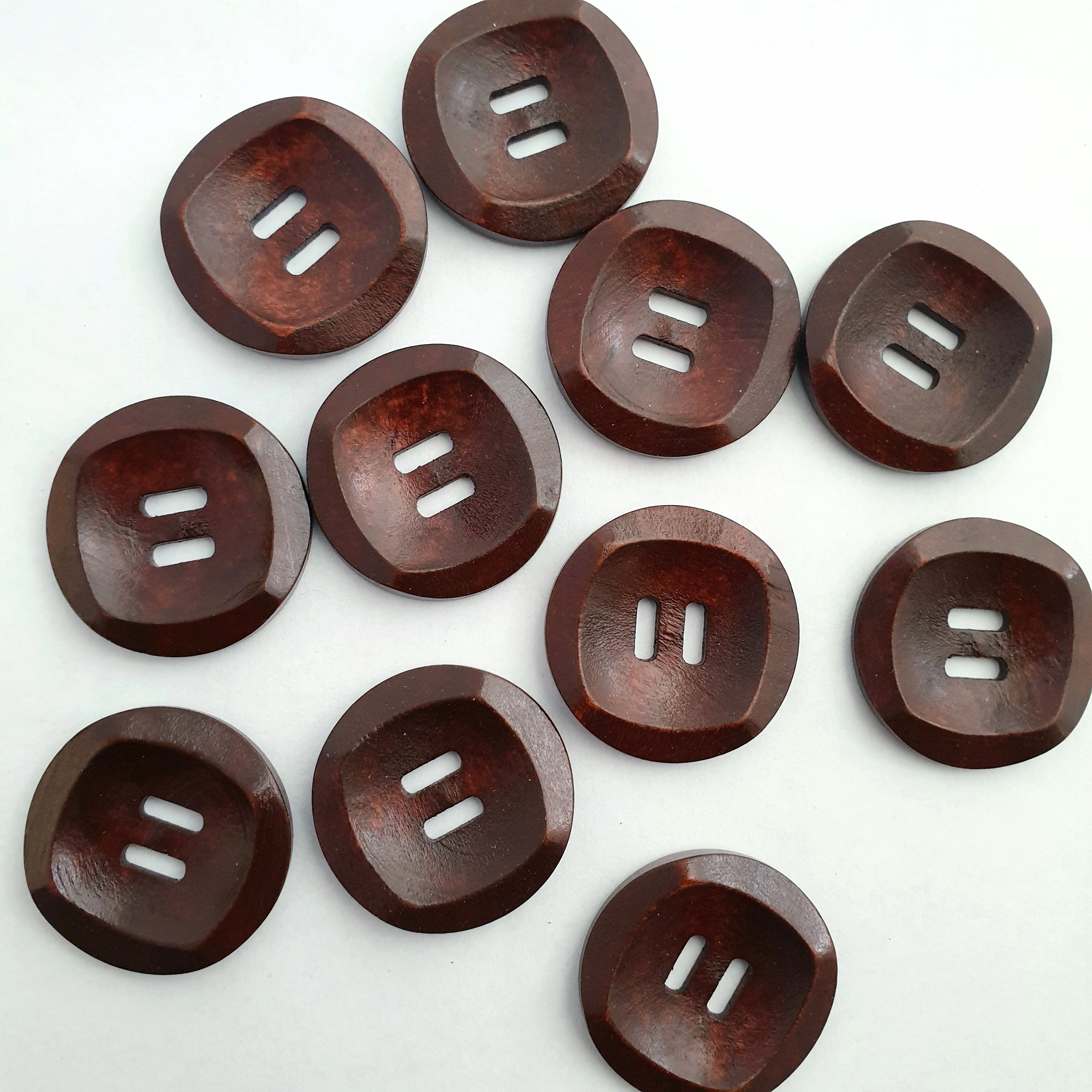 MajorCrafts 16pcs 30mm Dark Brown Square Top 2 Holes Large Sewing Wood Buttons