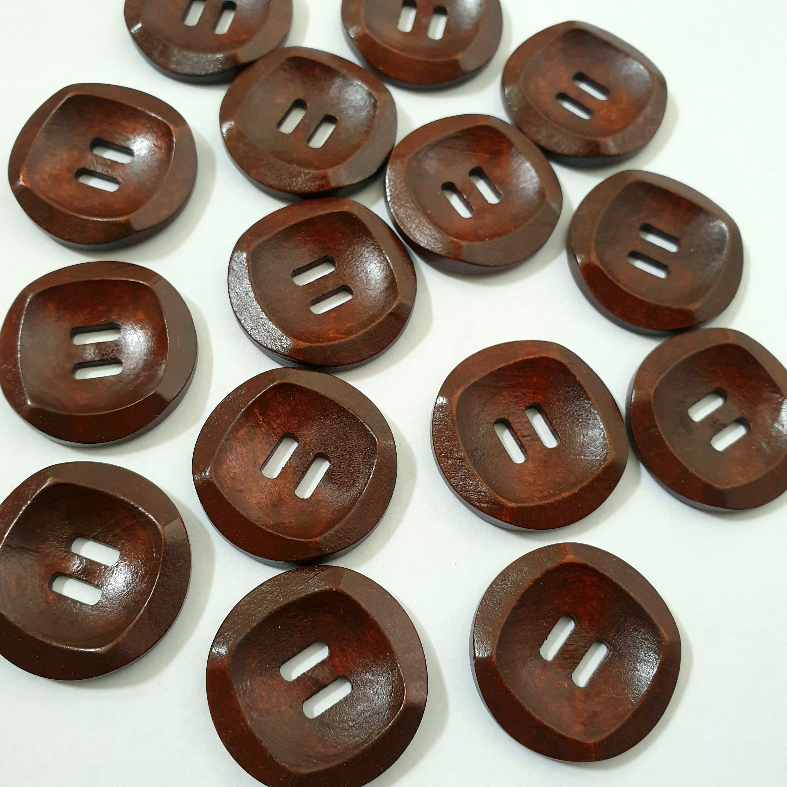 MajorCrafts 16pcs 30mm Dark Brown Square Top 2 Holes Large Sewing Wood Buttons
