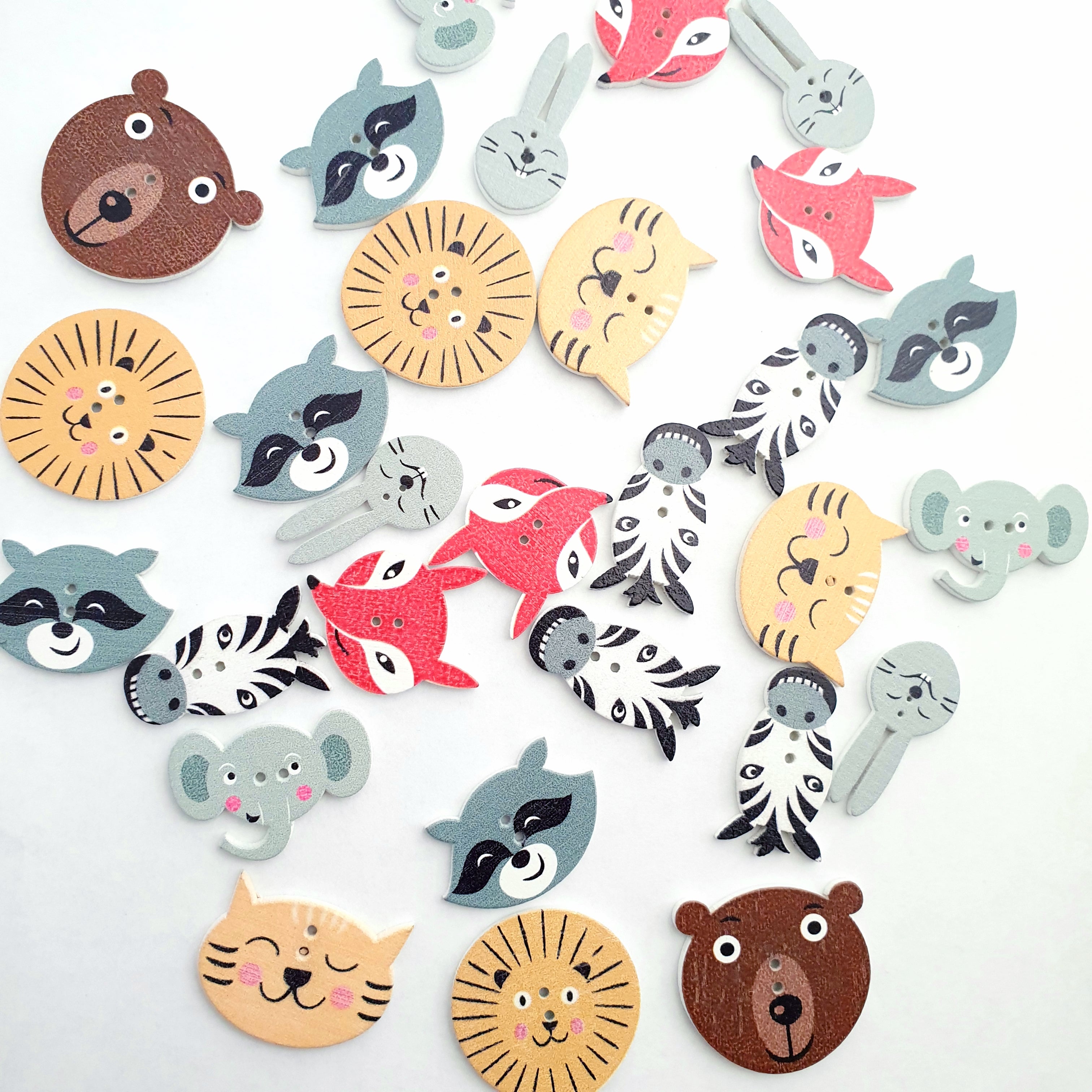 MajorCrafts 24pcs Mixed Animal Theme 2 Holes Sewing Wooden Buttons