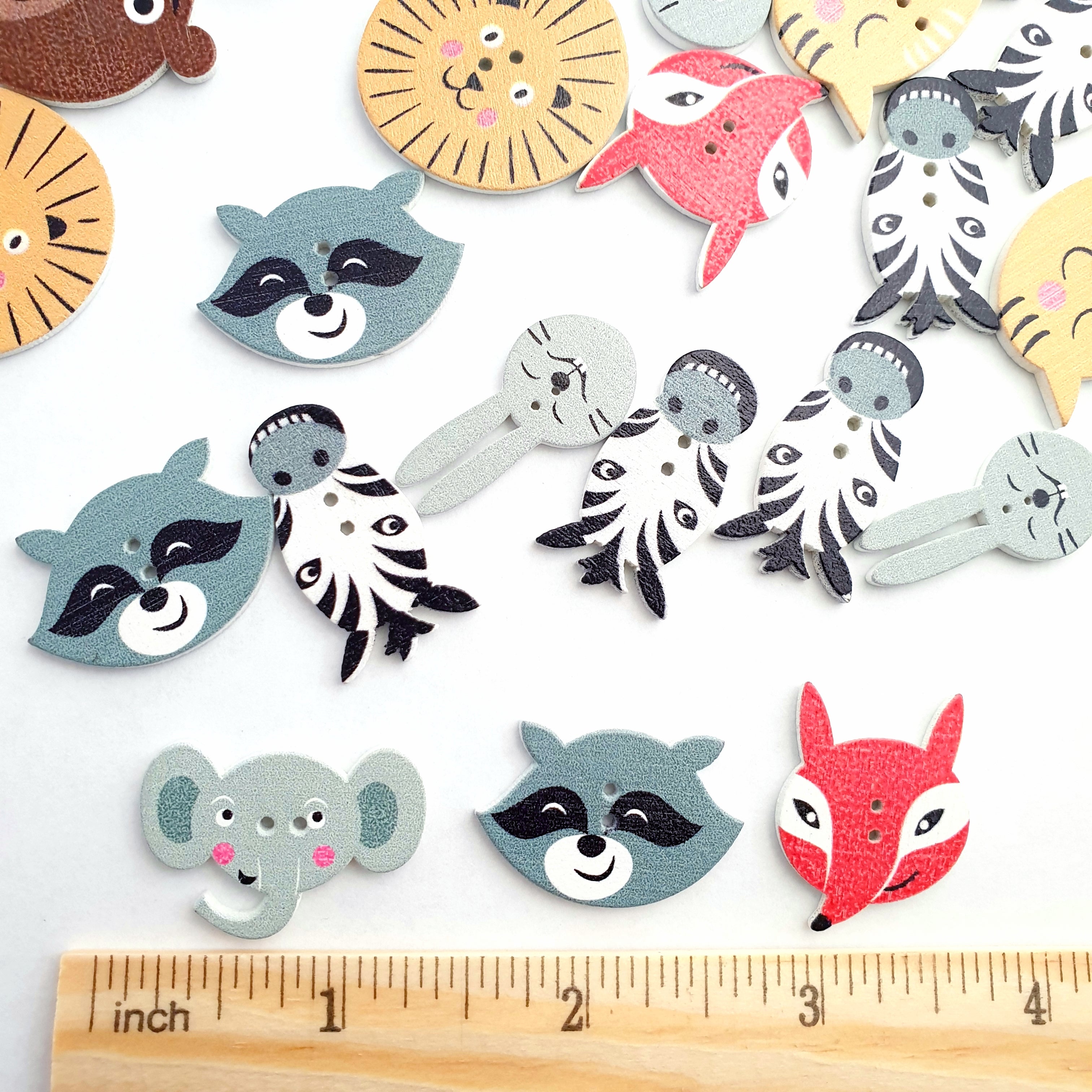 MajorCrafts 24pcs Mixed Animal Theme 2 Holes Sewing Wooden Buttons