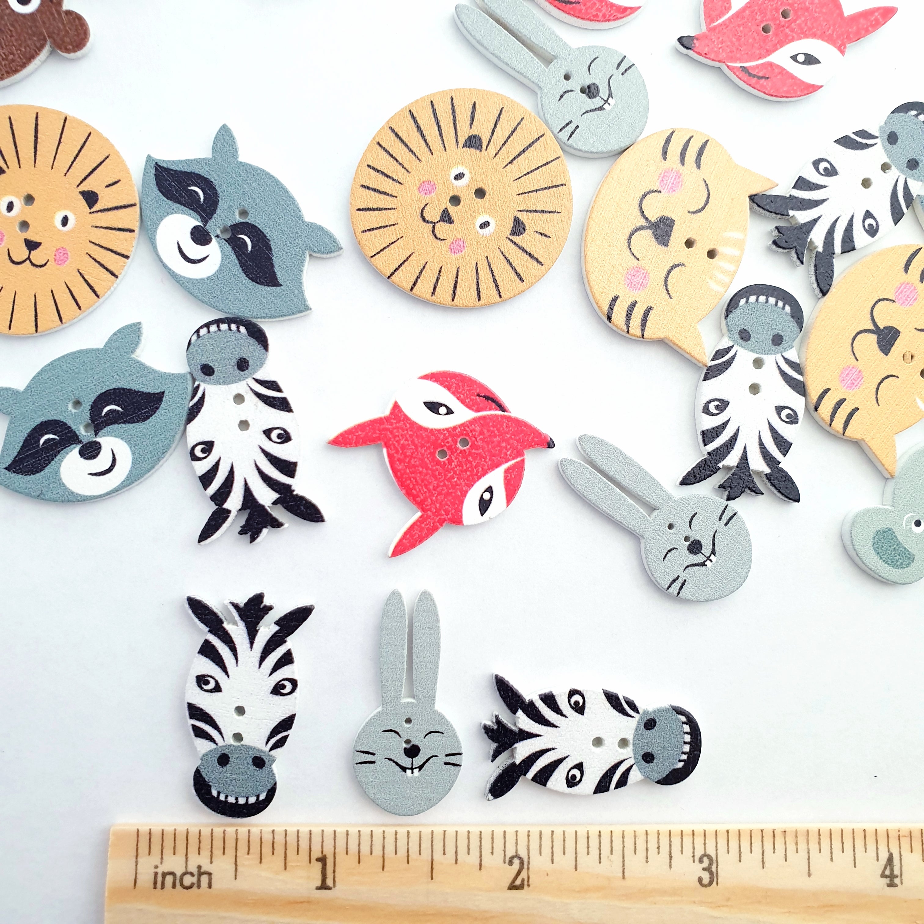 MajorCrafts 24pcs Mixed Animal Theme 2 Holes Sewing Wooden Buttons