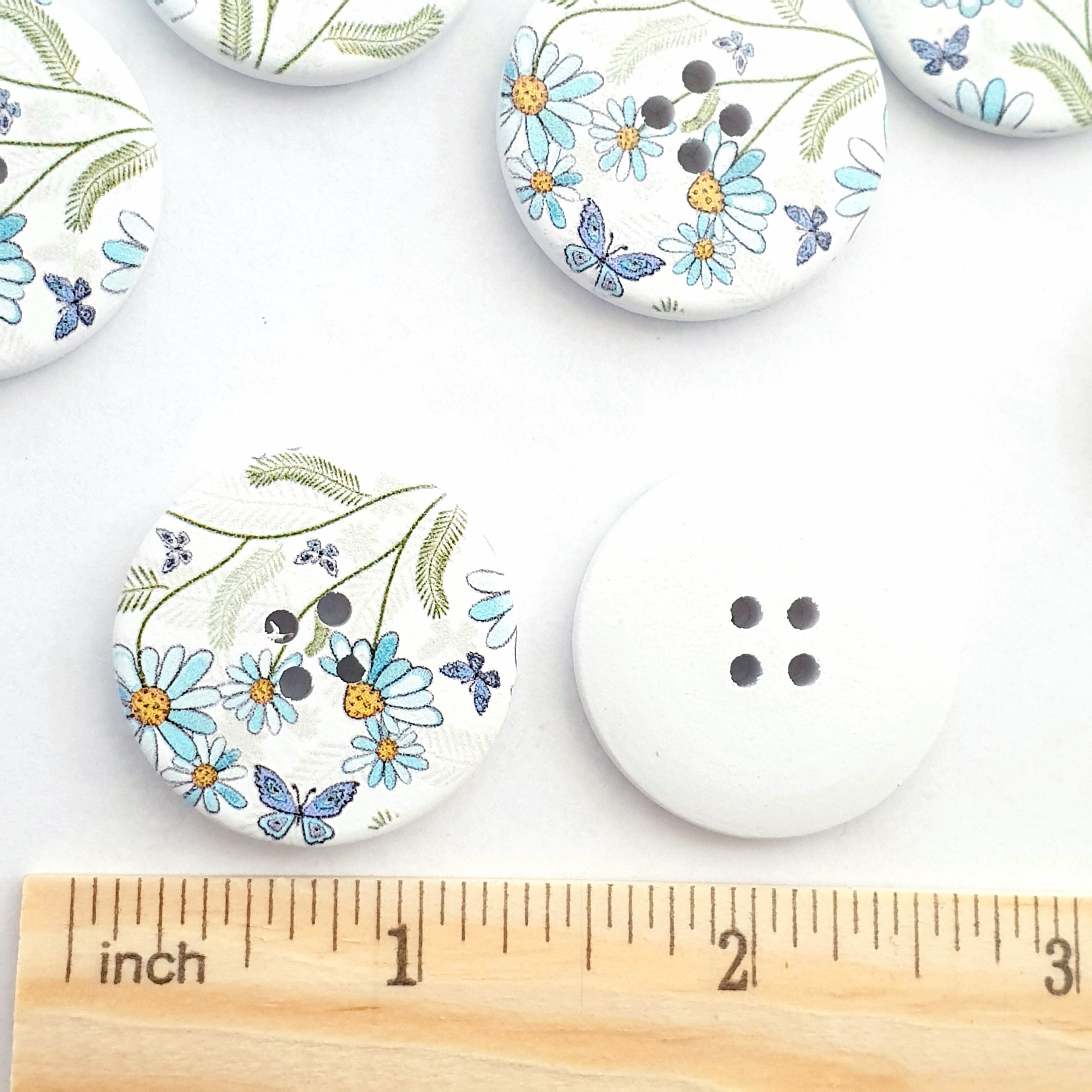 MajorCrafts 16pcs 30mm Blue and White Spring Flower Design 4 Holes Large Wooden Sewing Buttons