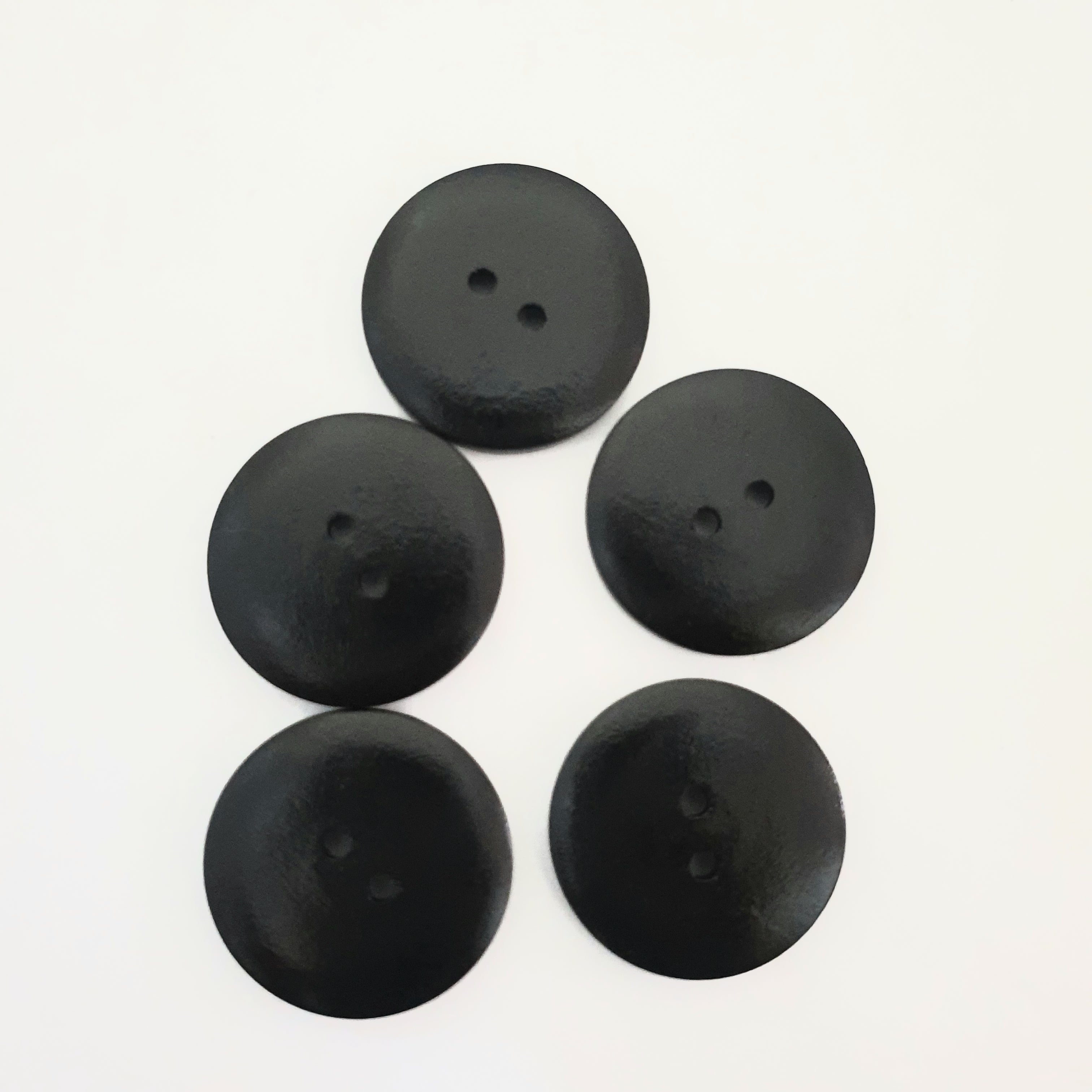 MajorCrafts 10pcs 30mm Black 2 Holes Round Large Wooden Sewing Buttons