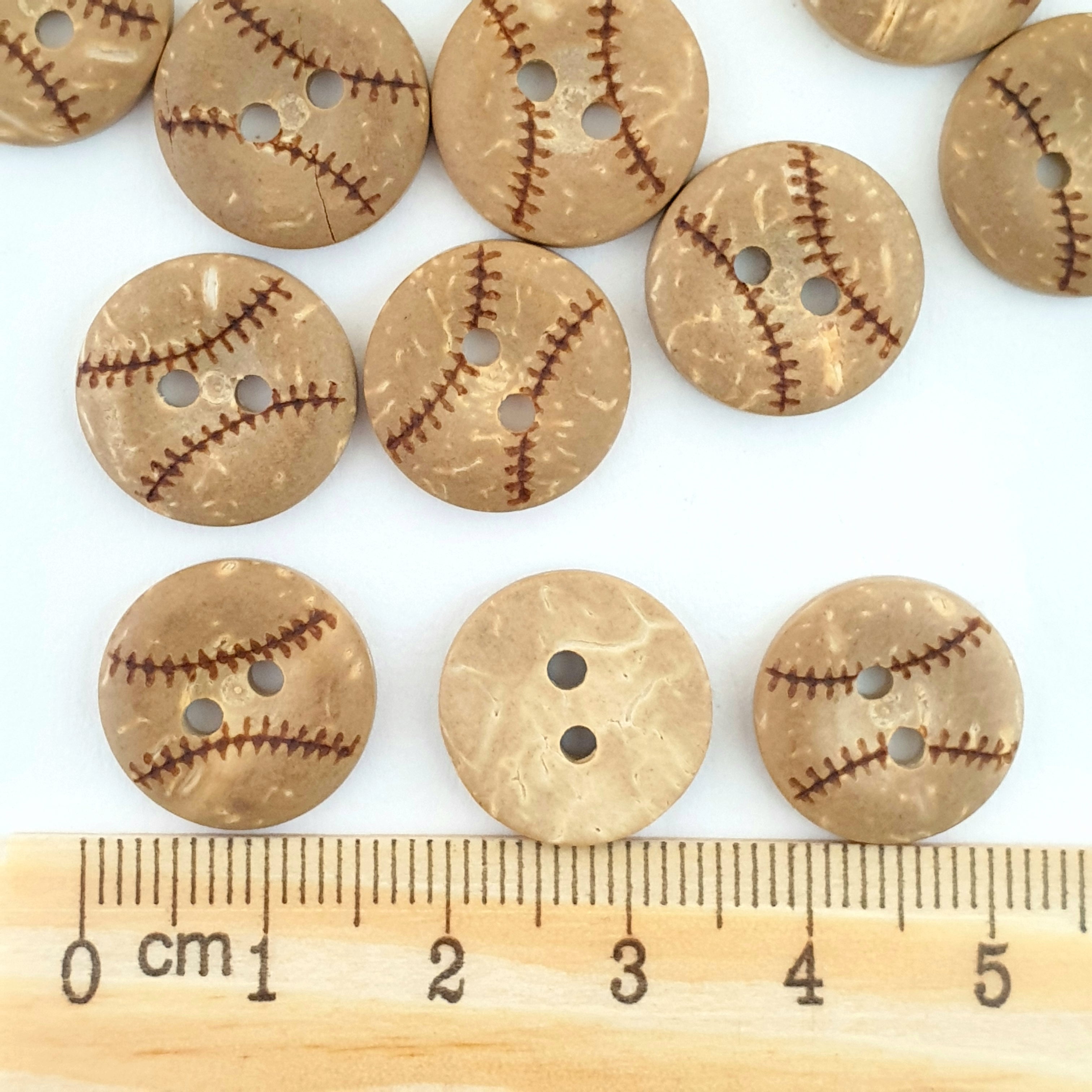 MajorCrafts 24pcs 15mm Brown Baseball Pattern 2 Holes Round Sewing Coconut Shell Buttons