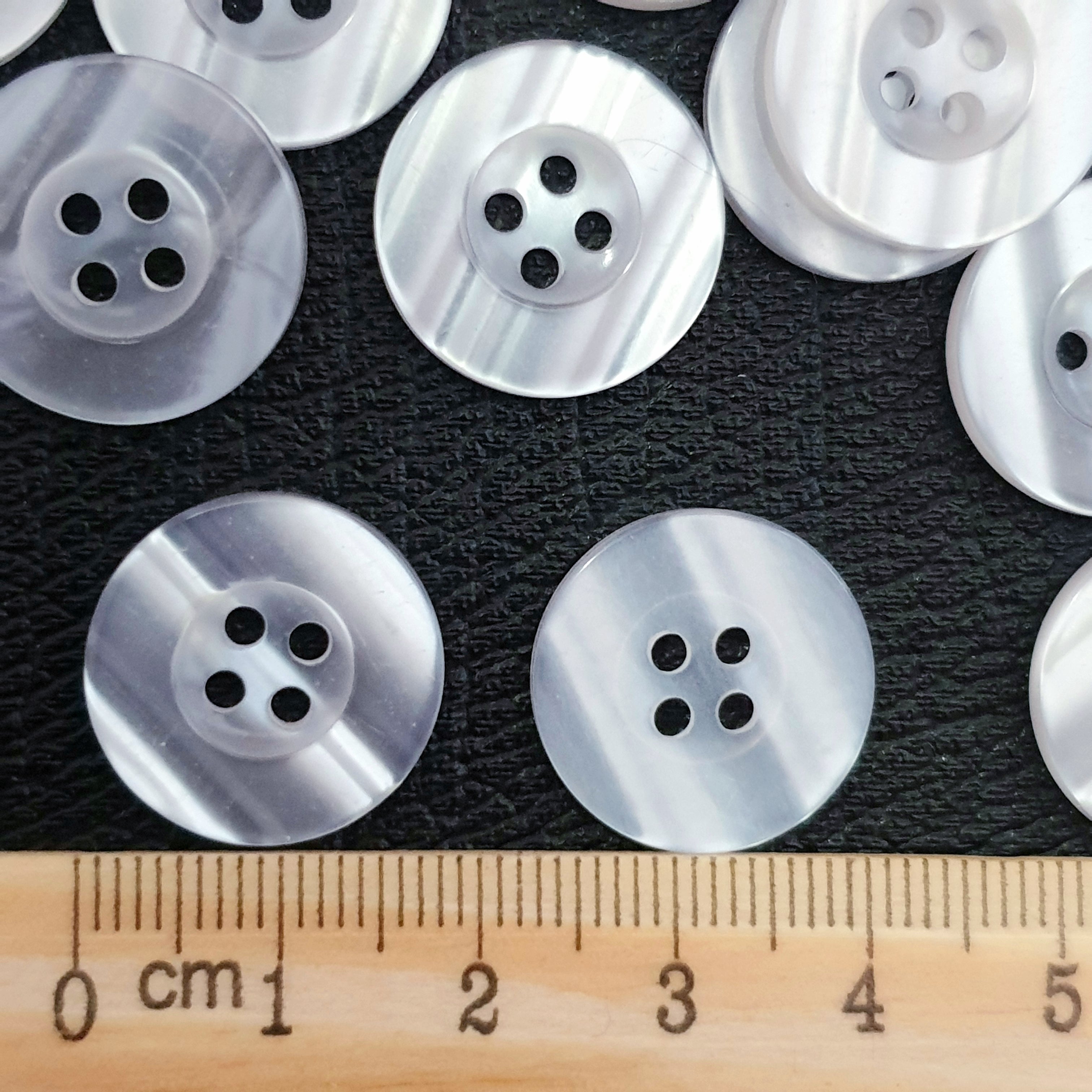 MajorCrafts 40pcs 18mm Clear White Pearlescent 4 Holes Round Resin Sewing Buttons