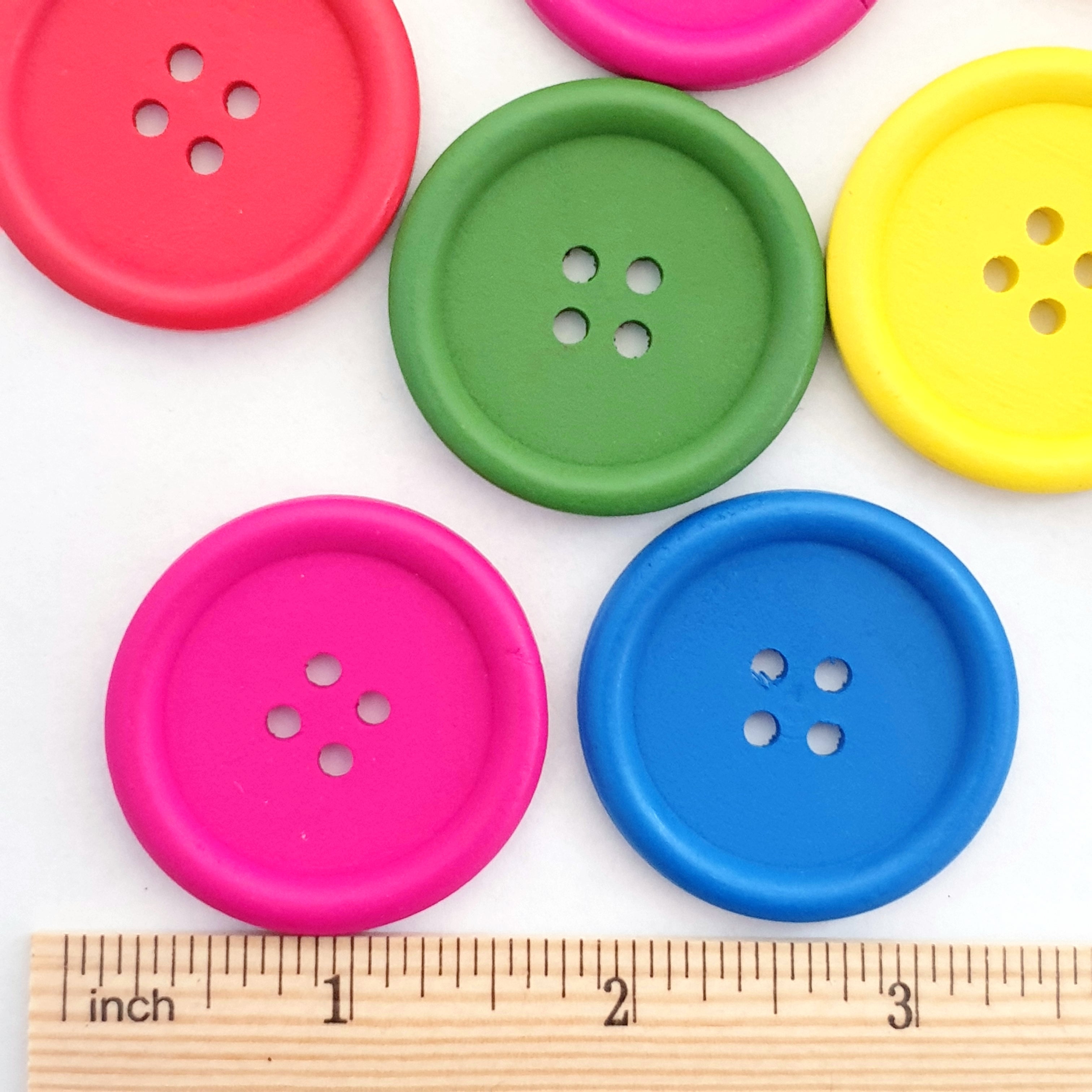 MajorCrafts 12pcs 40mm Randomly Mixed Colours Round 4 Holes Large Wooden Sewing Buttons