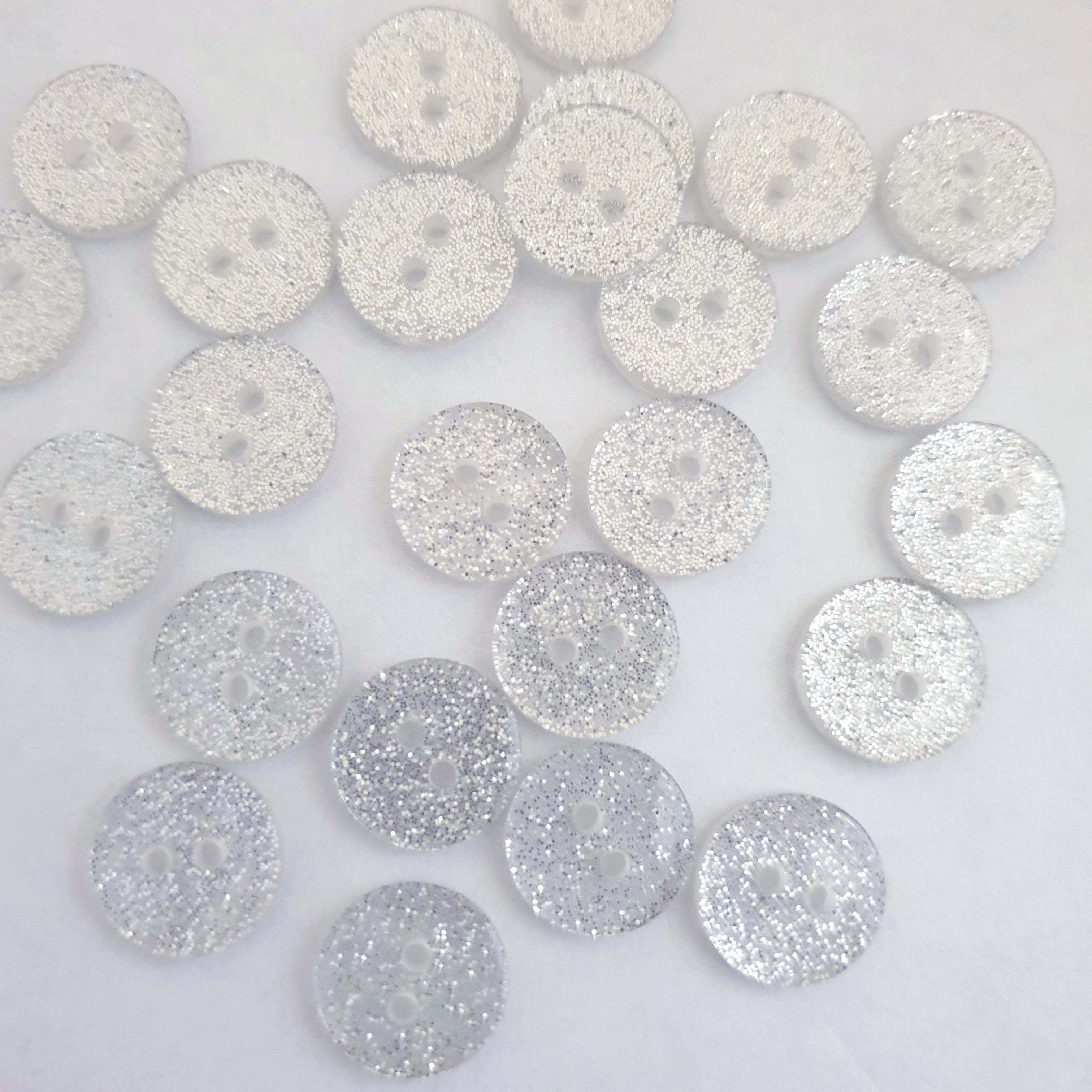 MajorCrafts 48pcs 12.5mm Clear Silver Glitter 2 Holes Small Round Resin Sewing Buttons