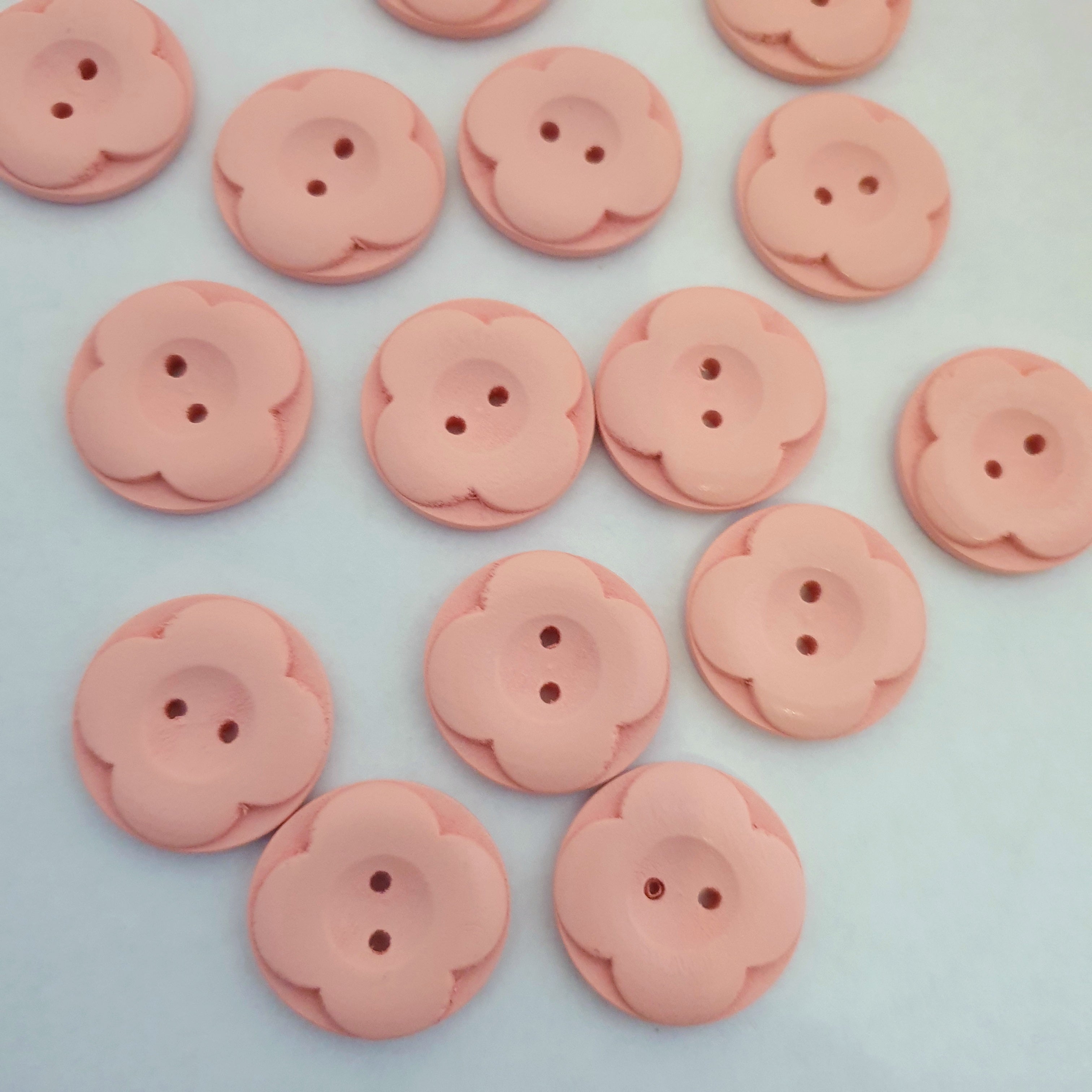 MajorCrafts 12pcs 25mm Blush Pink Carved Flower 2 Holes Round Wood Sewing Buttons