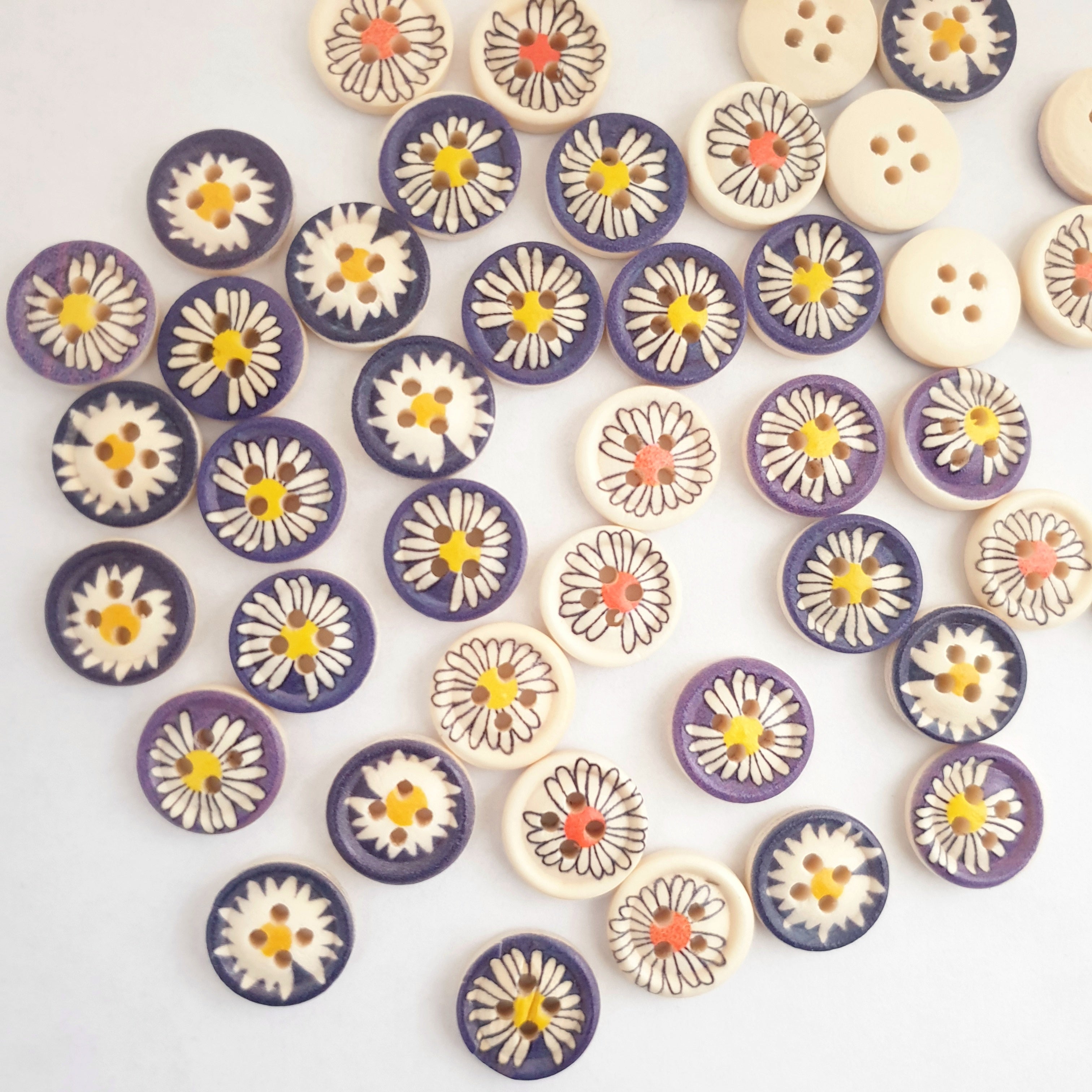 MajorCrafts 44pcs 13mm Mixed Colours Daisy Flower Pattern Round 4 Holes Wooden Sewing Buttons