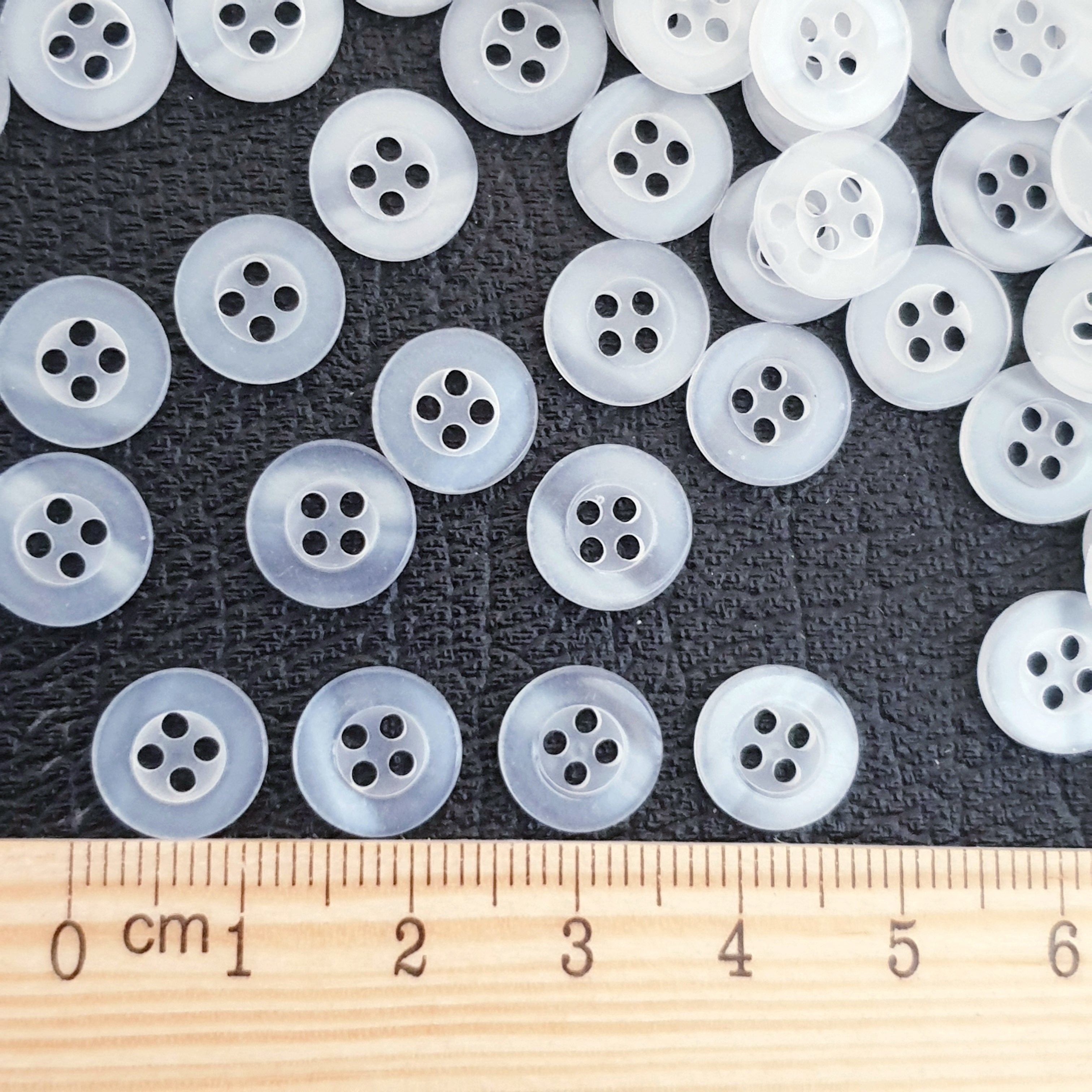 MajorCrafts 120pcs 10mm Clear White 4 Holes Small Round Resin Sewing Buttons