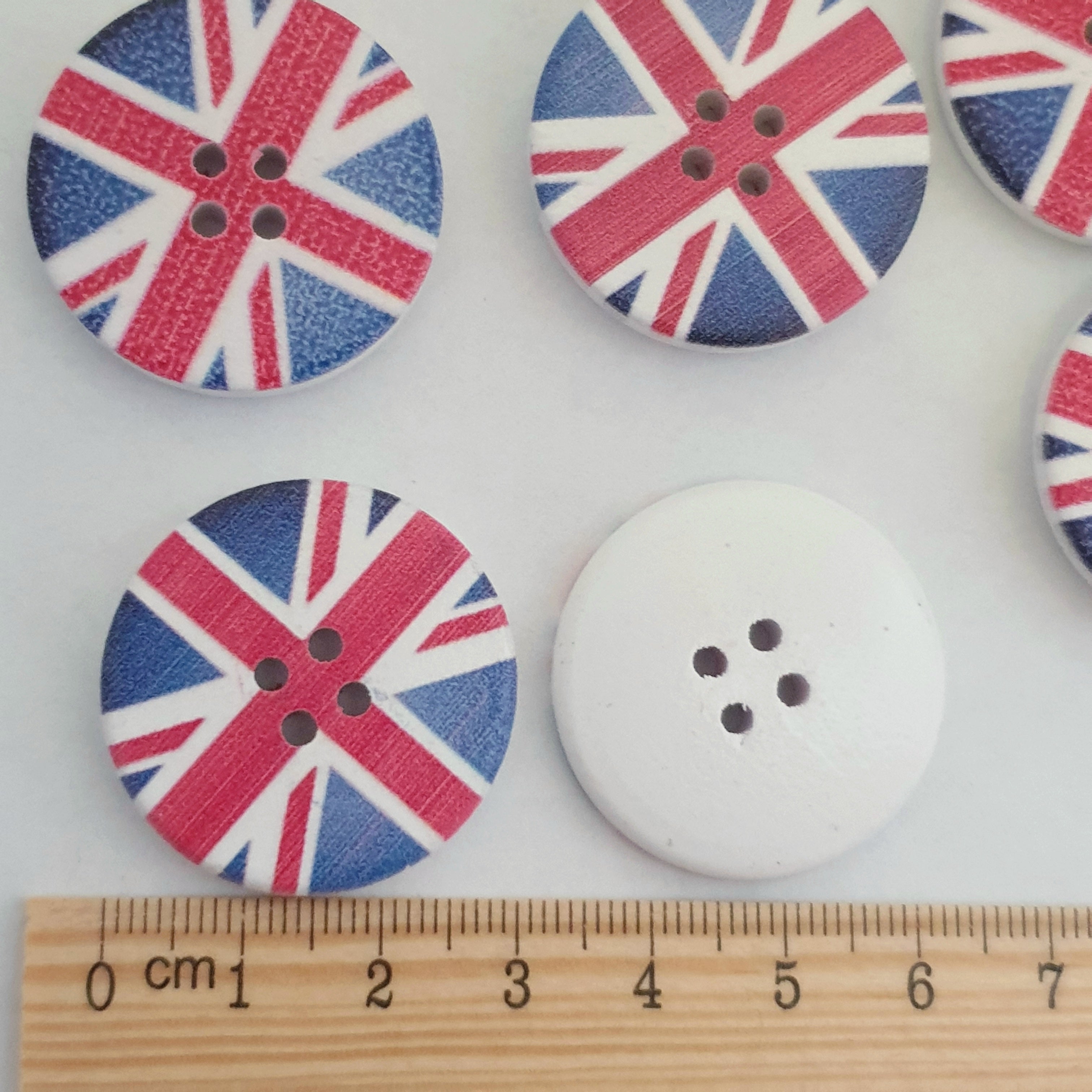 MajorCrafts 16pcs 30mm Union Jack British Flag Pattern 4 Holes Large Wood Sewing Buttons