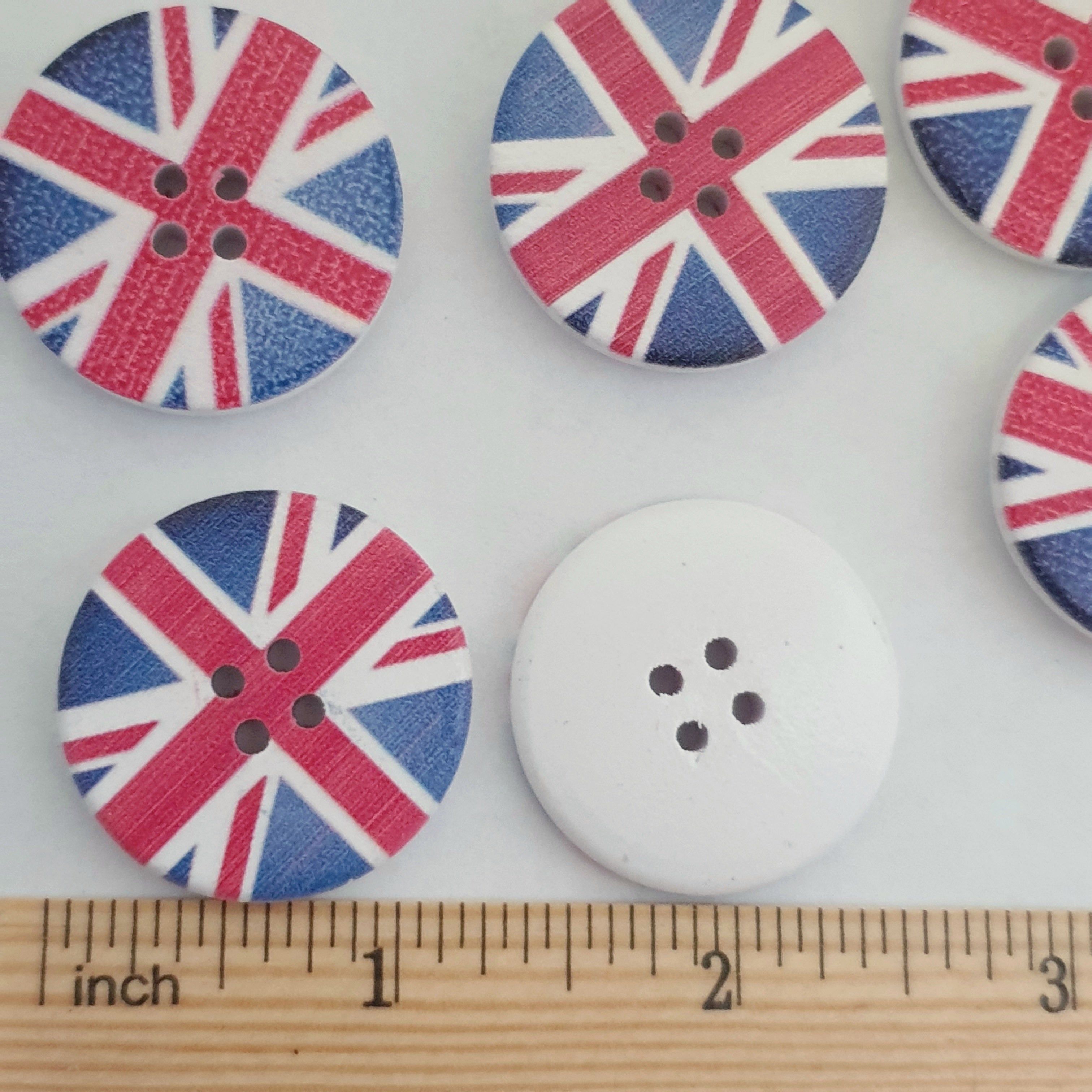 MajorCrafts 16pcs 30mm Union Jack British Flag Pattern 4 Holes Large Wood Sewing Buttons