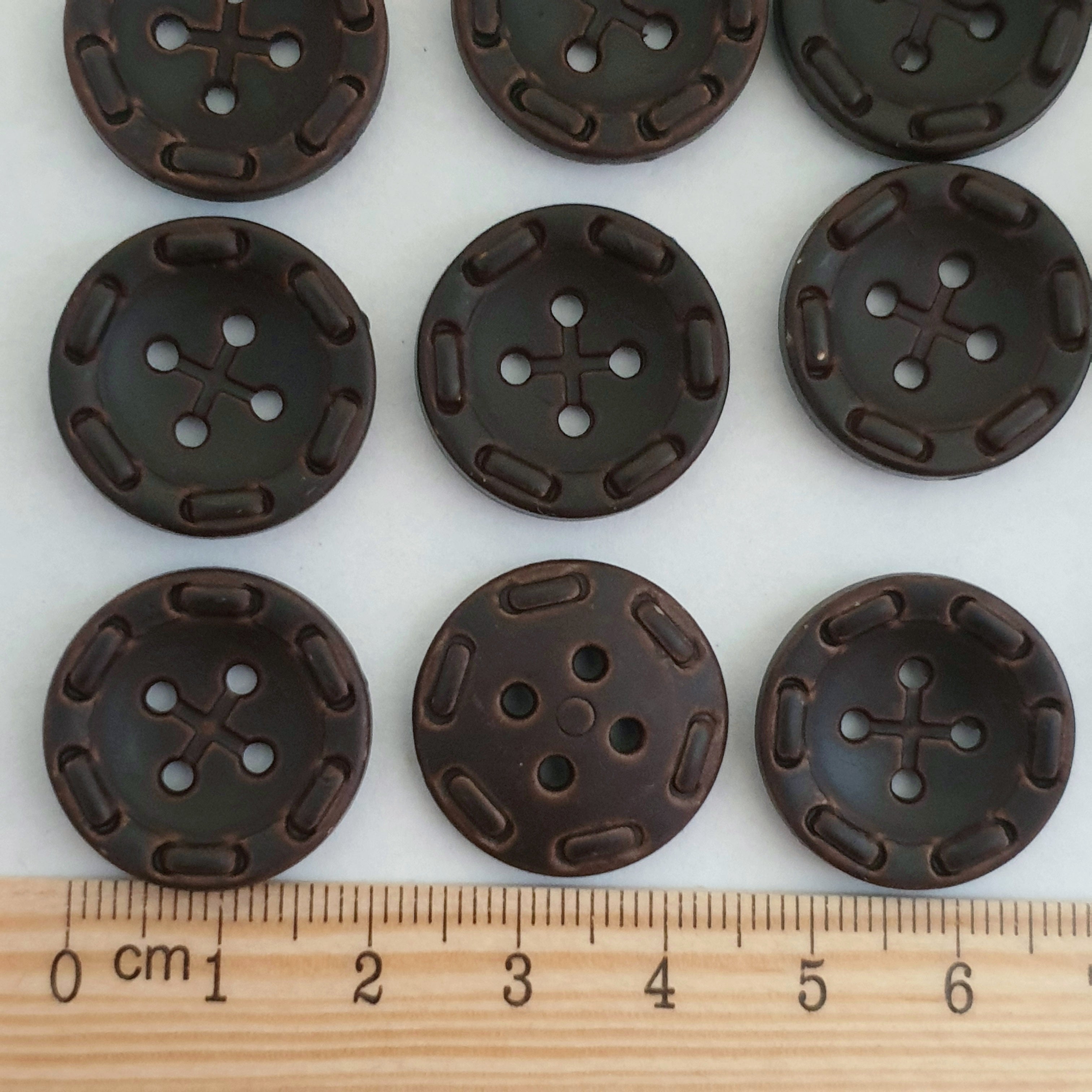 MajorCrafts 14pcs 22mm Dark Brown Stitch Pattern 4 Holes Round Resin Sewing Buttons