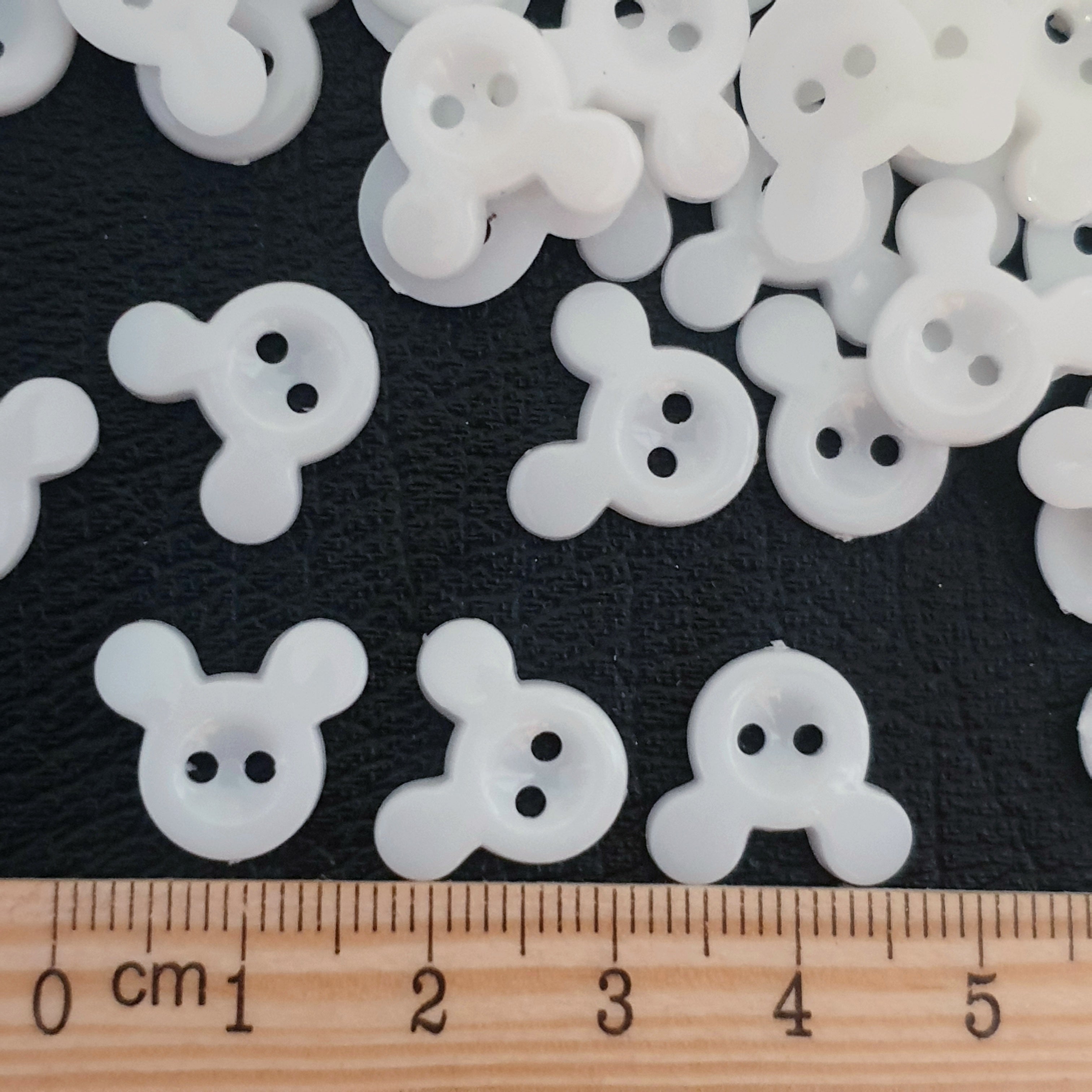 MajorCrafts 40pcs 15mm White Mouse Shaped 2 Holes Resin Sewing Buttons